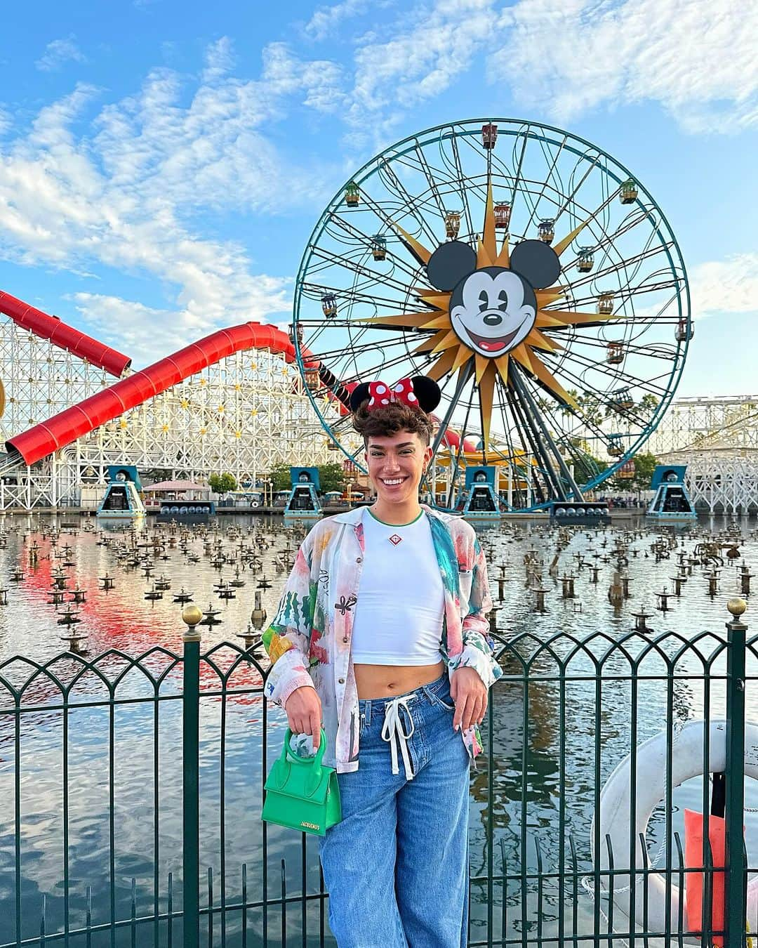 ジェームス・チャールズのインスタグラム：「a lil disney day 💚」