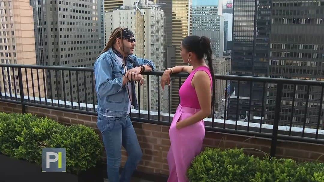 Primer Impactoのインスタグラム：「➡️ El cantante Toño Rosario habla de las duras pérdidas materiales que ha enfrentado y aclara los rumores sobre un supuesto distanciamiento de sus hermanos. @daneidapolanco nos cuenta más.  📺 Más en #PrimerImpacto a las 5pm/ 4C por @univision」