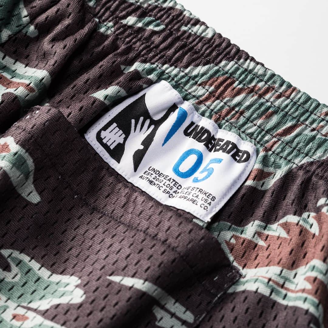 UNDFTDさんのインスタグラム写真 - (UNDFTDInstagram)「A detailed look into UNDEFEATED FALL 23 - Drop 1  Drop 1 continues with the UNDEFEATED LA Practice Short, available in Tiger Camo, Wine and Faded Black color selections. This piece is 100% polyester dry mesh and features dazzle lining, an adjustable waistband, woven label and a soft hand screen printed ‘5-strike’ icon on the left leg.  Available Friday, 8/11 exclusively at all UNDEFEATED Chapter Stores and Undefeated.com」8月11日 4時00分 - undefeatedinc