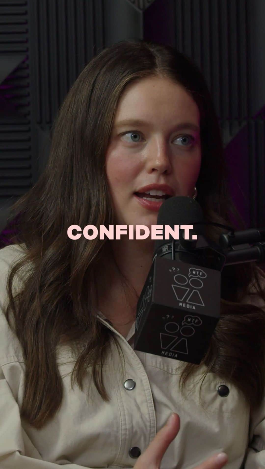 エミリー・DiDonatoのインスタグラム：「@emilydidonato is a model, co-founder of @covey and mom of 2 💓 we have a very honest, candid convo about :⁣⁣ ⁣⁣ 🎙️imposter syndrome, ageism, and how the modeling industry is evolving⁣⁣ 🎙️how she transitioned to content creation to be in control of her career and longevity⁣⁣ 🎙️entrepreneurship & how she manages her time being a business owner and mom of two⁣⁣ 🎙️challenges of pregnancy, postpartum and motherhood, how it affects self esteem, and where she is currently with body image and self love!⁣⁣ ⁣⁣ Episode is available on all major podcast platforms 🎧」