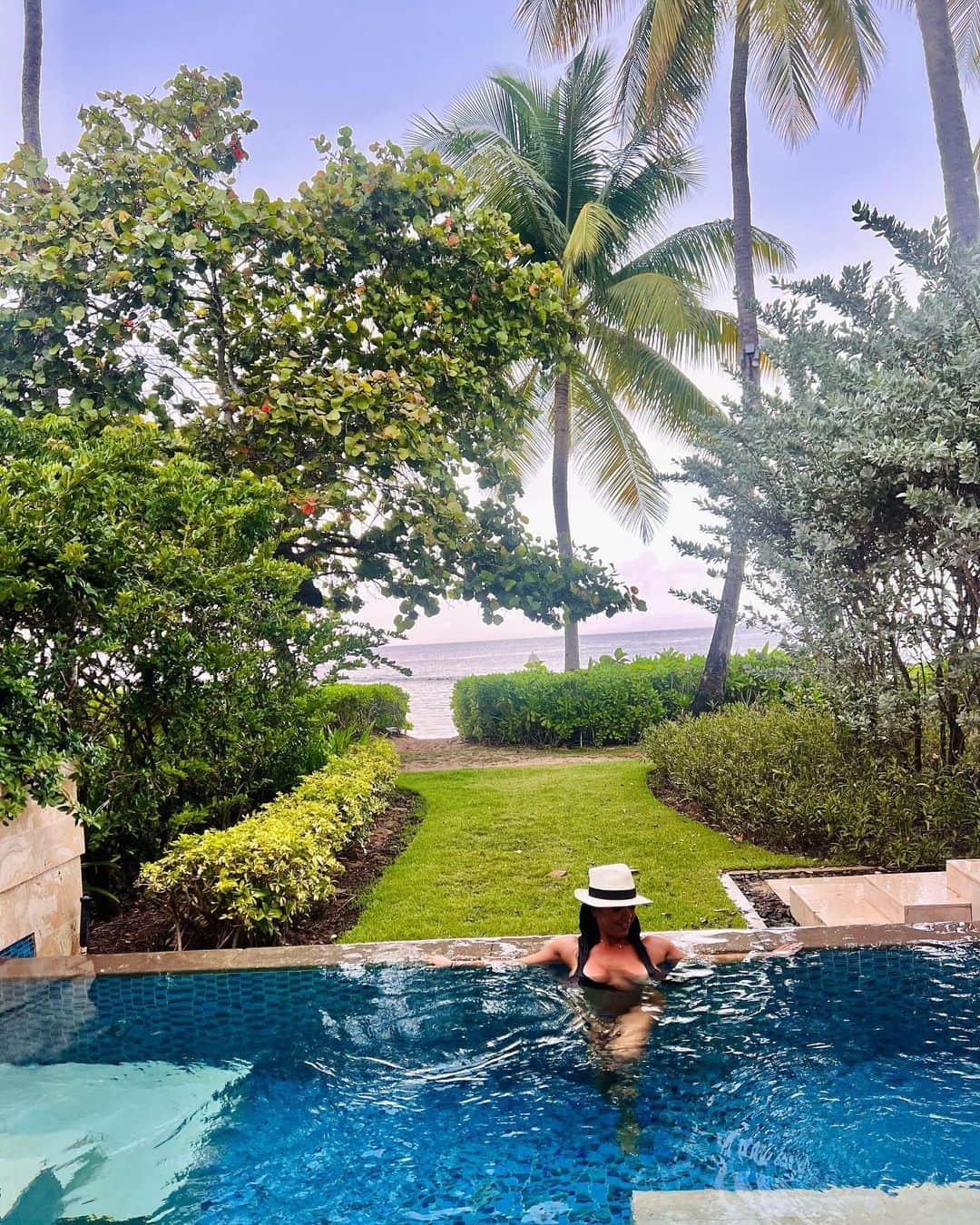 Eri Antonさんのインスタグラム写真 - (Eri AntonInstagram)「Topless in paradise 🩵🌴🌊 📍 Puerto Rico, Dorado Beach Ritz Carlton  @doradobeachreserve  @kl_swimwear 👙  #puertorico」8月11日 4時36分 - erianton_