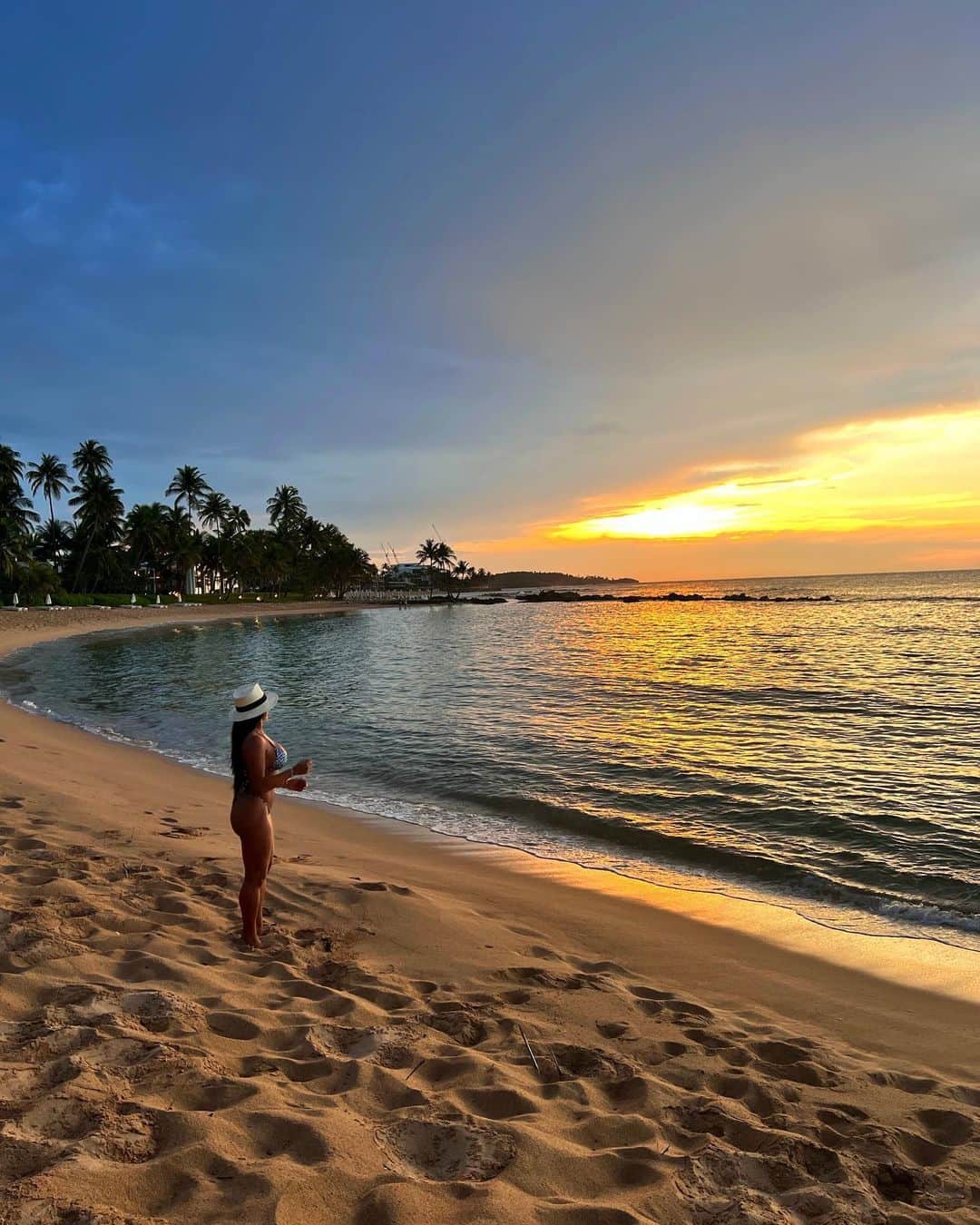 Eri Antonさんのインスタグラム写真 - (Eri AntonInstagram)「Topless in paradise 🩵🌴🌊 📍 Puerto Rico, Dorado Beach Ritz Carlton  @doradobeachreserve  @kl_swimwear 👙  #puertorico」8月11日 4時36分 - erianton_