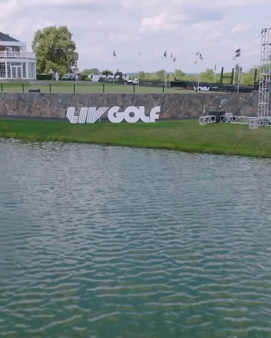 バッバ・ワトソンのインスタグラム：「If you want 10% off grounds tickets or birdie shack tickets this week use code Watson10 to come watch us at Bedminster. Grab your tickets at : livgolf.com」