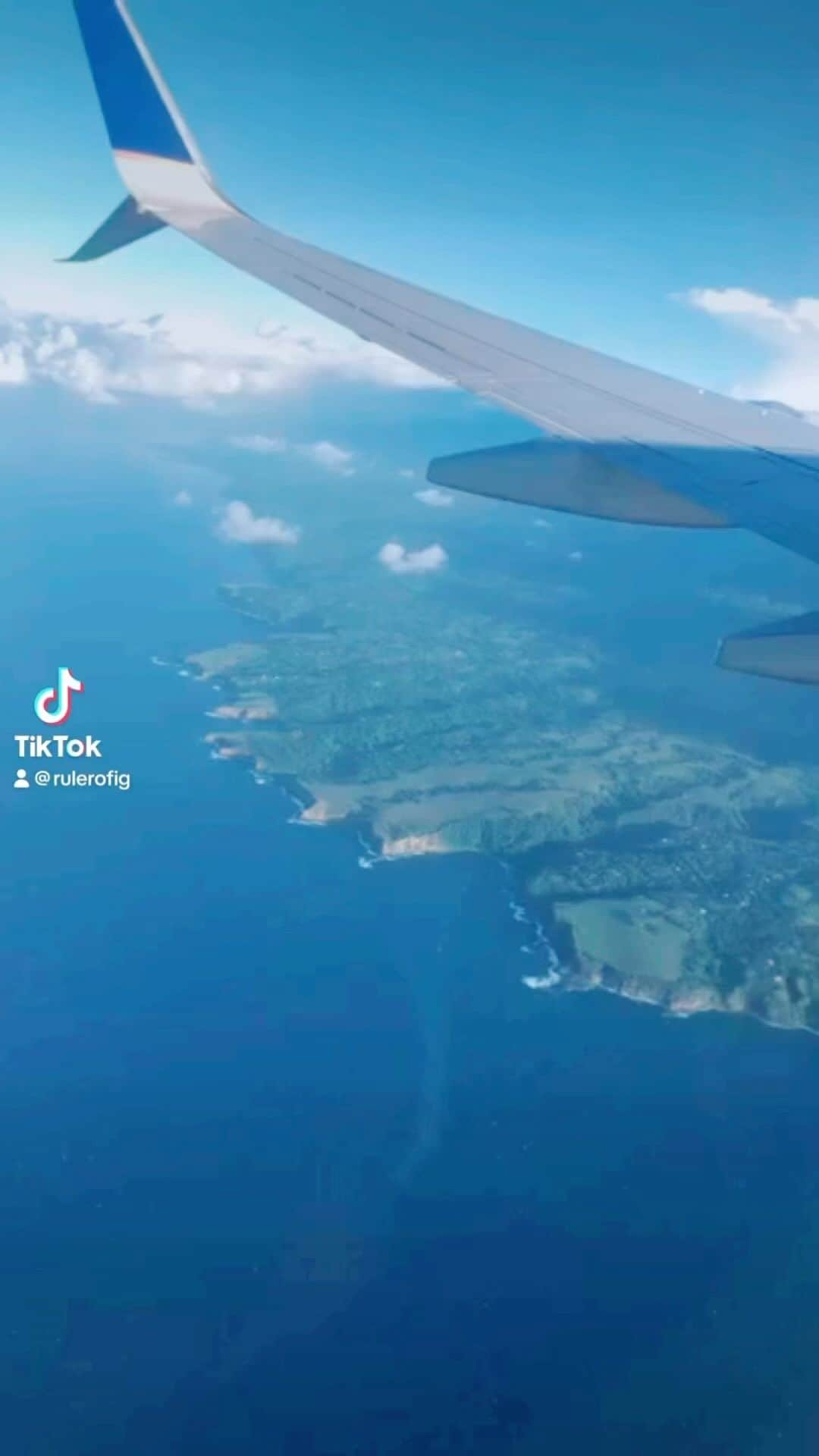 ✈MyTravelGram™のインスタグラム：「Just a clip of #maui my last visit I can’t believe the devastation there right now 😞 praying for Maui 🙏🏽 #maui #mauihawaii #mauiwildfire #mauiwildfires #2023 #lahaina #lahainafire #lahainafires #prayformaui」