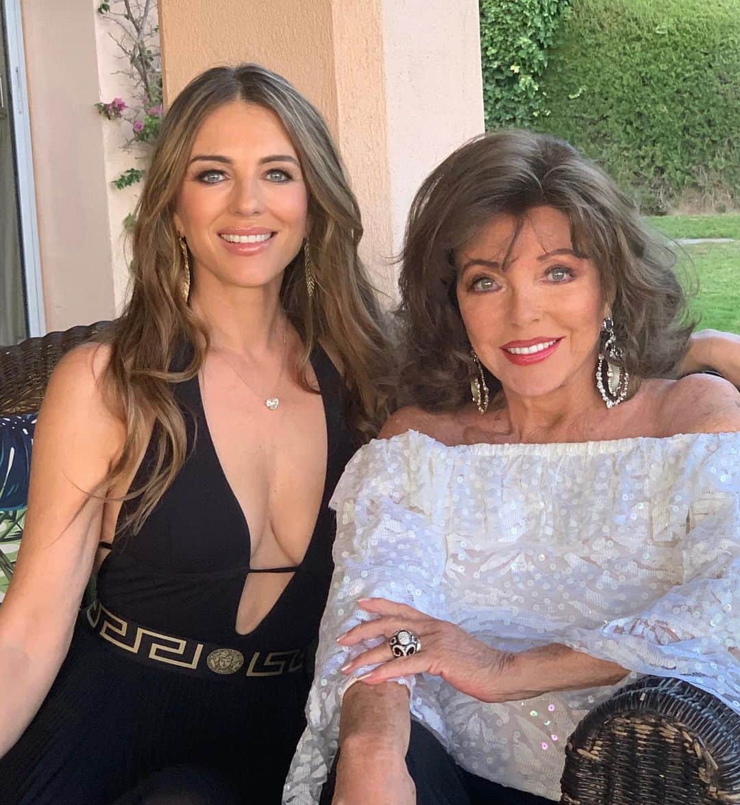 エリザベス・ハーレイのインスタグラム：「With Mommy Dearest- the one and only @joancollinsdbe - at work and play 💗💗💗 #sttropez #The Royals」