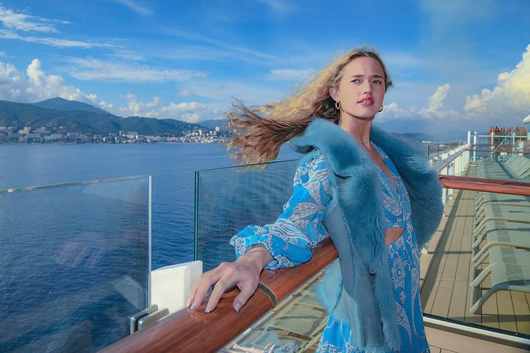 ココリボンのインスタグラム：「Each year I’ll create a Gilet in a limited edition colour. This year I chose this luxe baby blue.  I’d never seen Toscana shearling in this colour before anywhere, which makes it even more special and luxe. It’s British, handcrafted and made sustainably by a family run business spanning five generations and only a handful are available.   Modelled here in Corsica by the beautiful @averieschultes also wearing our See you in St.Tropez dress 🦋  Photo by LA based photographer @scottrinaldiphotography」