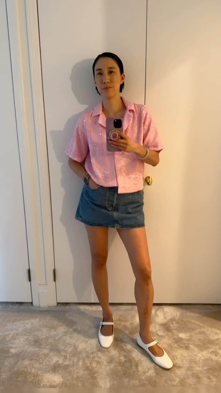 エヴァ・チェンのインスタグラム：「Summer outfits… ran out of pink looks so yes that’s a mammogram robe… and I feel like my pickleball outfit feels Barbieworthy!!」