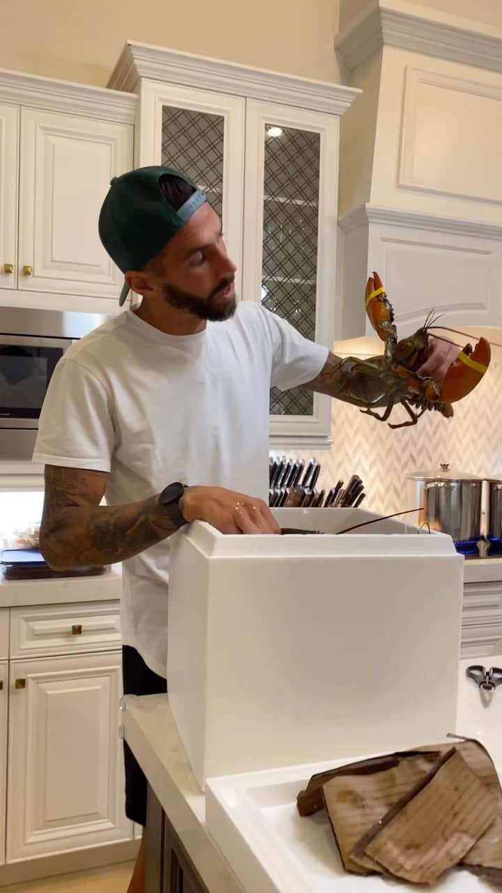 ジェフ・キャメロンのインスタグラム：「🦞」