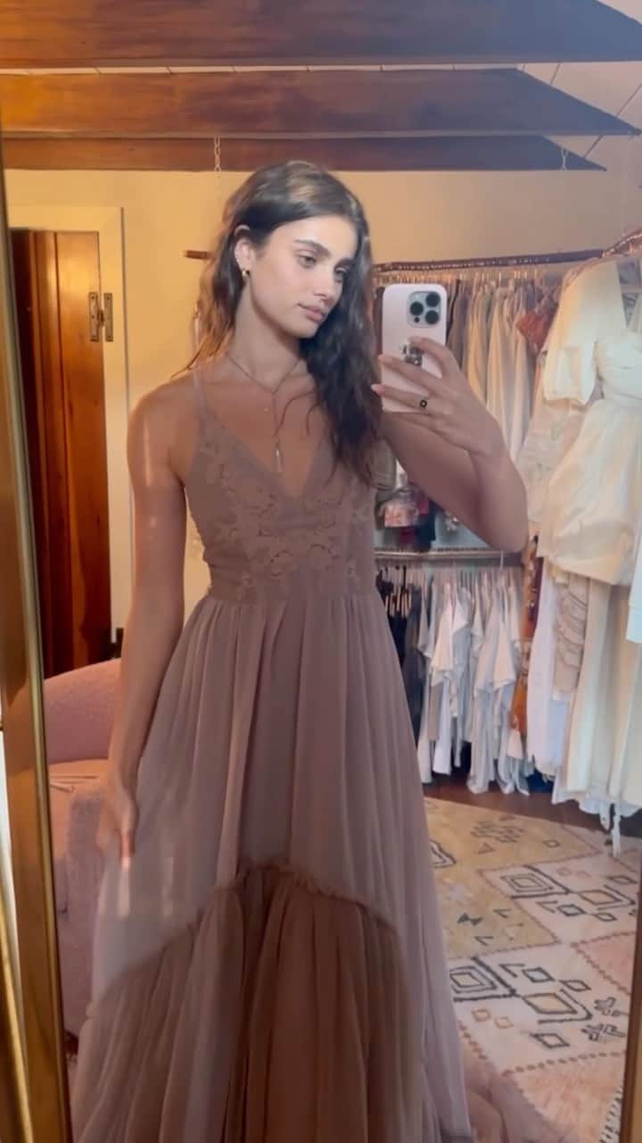 テイラー・ヒルのインスタグラム：「✨ Impact Dress Giveaway ✨ In May, I worked with @freedomandfashion to put on a prom event to create a safe place for students to look and feel their best on the big day! It was so incredible! @joyfolie so kindly made the most beautiful impact dress where they donated proceeds to Freedom & Fashion. I got my dresses in the mail and thought they’d be better served on YOU! I’m giving away my two Joyfolie dresses to two of you! Here’s how to enter:  ✨ Follow @freedomandfashion  🤍 Like this post  🤝 Tag a friend below & tell us why you’re nominating them   A pair will be chosen on Sunday (8/13/23) and notified via DM.」