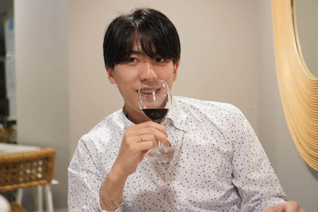 鎌田詩温さんのインスタグラム写真 - (鎌田詩温Instagram)「😋🍷」8月11日 15時17分 - sion_ice.18