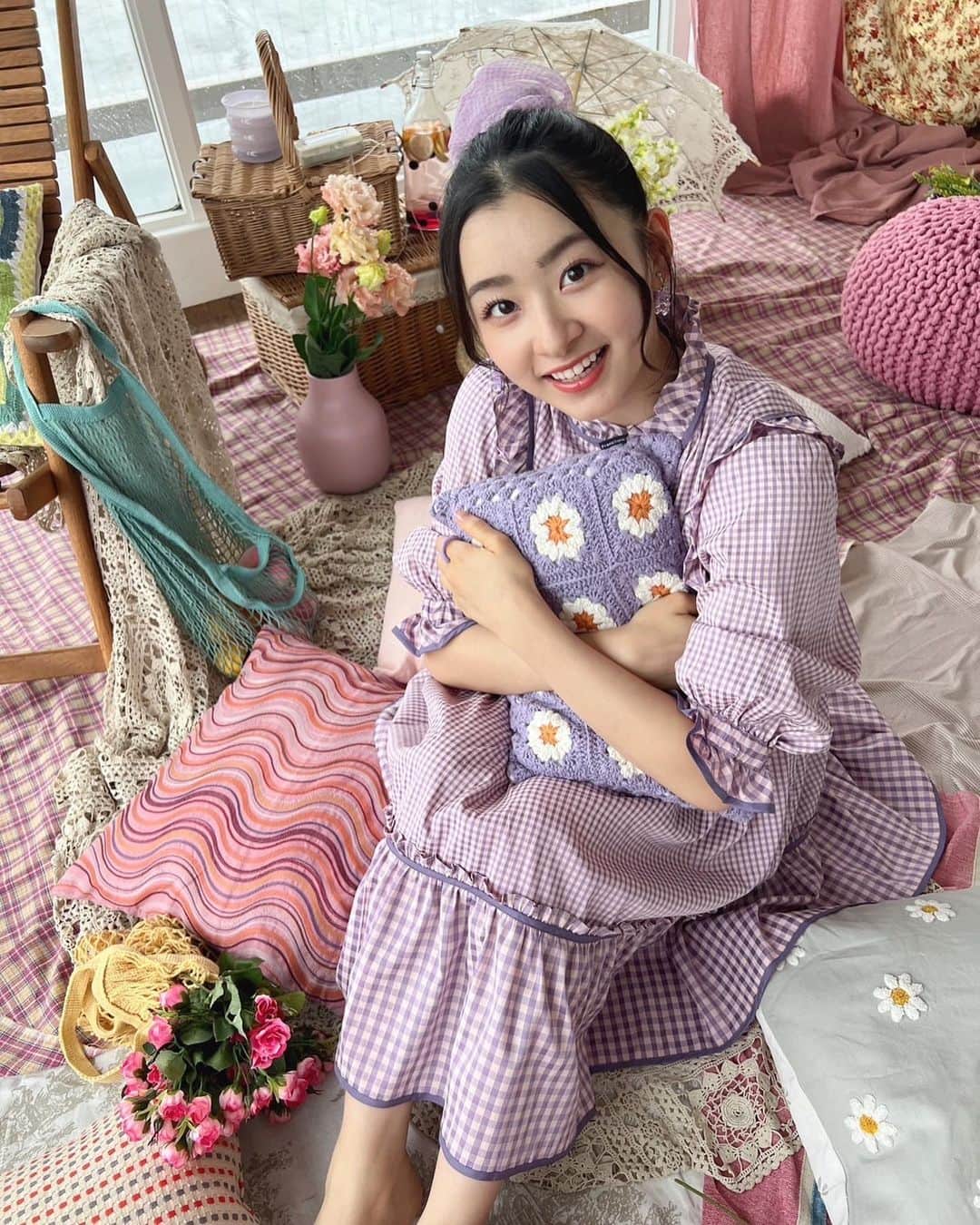 杏ジュリアのインスタグラム：「新しいジャケット撮影の空間が可愛すぎた❤️‍🔥 この格好バービーみたいって言われたの😍 かわいいお洋服でしょ⁈  皆さんなにして過ごしたの~⁇ #山の日 #祝日 #purple  #ポニーテール #longhair #code  #메이크  #followme  #japan #도키센 #초도키메키센덴부 #杏ジュリア #idol #とき宣」