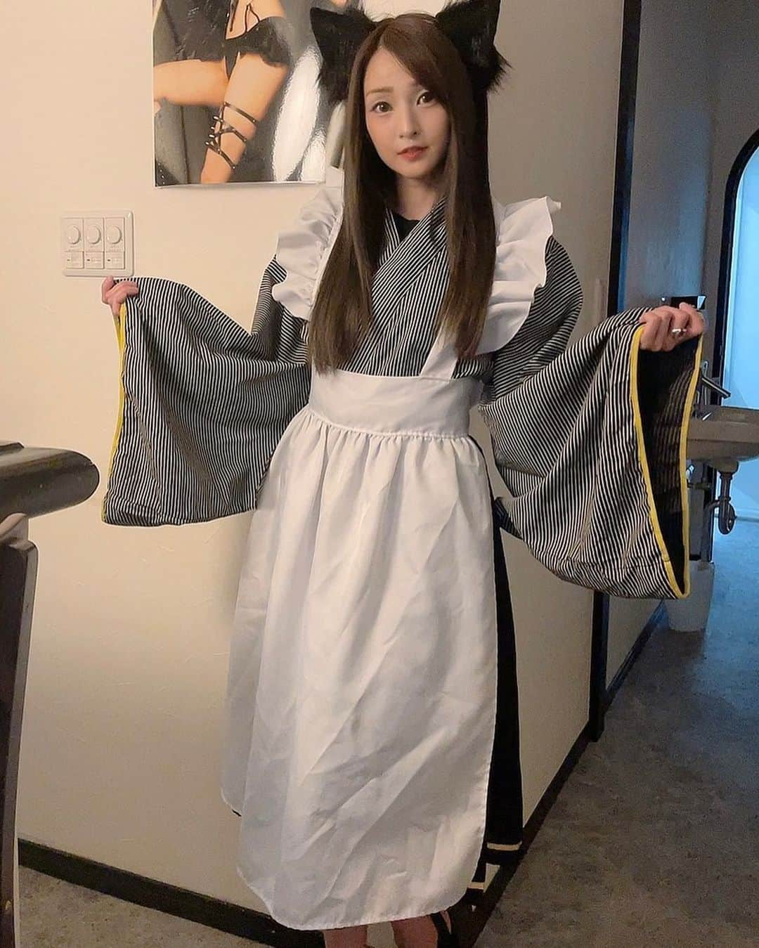 黒沢美怜さんのインスタグラム写真 - (黒沢美怜Instagram)「はねやすめ🪽✨ 素敵な時間をありがとうございました😊💓  少し緊張してたんだけどみんなの顔見たらふにゃふにゃになりました😭✨  遠隔シャンパン入れてくださった方も本当にありがとう！  シャンパンがすぐsold outしたのもとてもとても嬉しかったです😢💓  はねやすめはシーナのこだわりや愛情がたくさん詰まった素敵すぎるお店で、可愛すぎる制服着られたのも嬉しかったなぁ🥰💓  またイベントできるようわたしも頑張る✊✨  本当に素敵な時間をありがとう😊💓  #はねやすめ #猫耳 #猫耳カチューシャ」8月11日 15時42分 - kurosawamirei