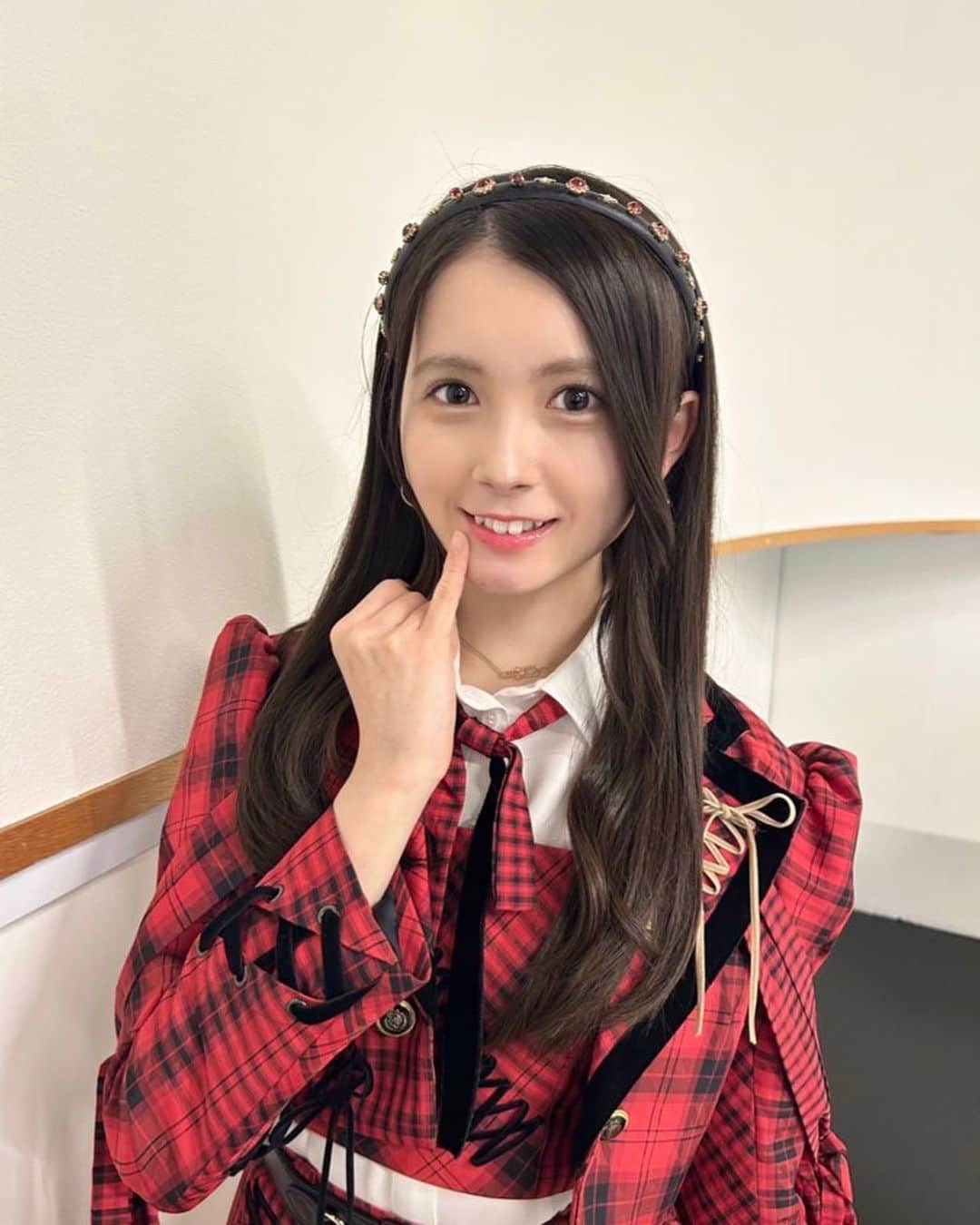 水島美結のインスタグラム：「✨💄✨  AKB48の赤チェック衣装は最高です❣️  #akb48 #アイドル衣装 #衣装　#アイドル #17期研究生」