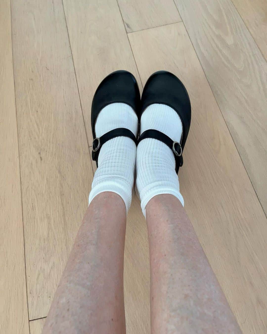 高見恭子さんのインスタグラム写真 - (高見恭子Instagram)「新しい靴がいざなってくれる新しい人生の旅。  #shoes#shoeslover  #dansko #danskomania  #danskofreak #walk  #simplelife  #fashion#fashionstyle  #fashionphoto  #smile」8月11日 15時45分 - takami_kyoko