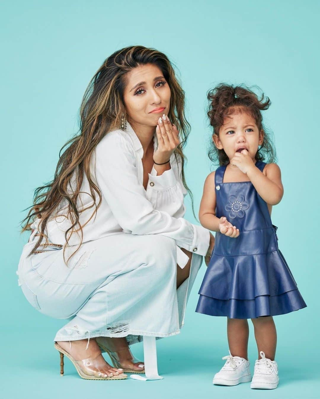 シェネルさんのインスタグラム写真 - (シェネルInstagram)「Just a fun throwback from a shoot we did almost a year ago. @babysantosha was 20 months!! @shokogram thank you for capturing us.. three generations! I’m grateful for my lil fam and all that we are learning and growing together.. #fam #family #photo #photoshoot #japan #fun #happiness #babygirl #cutenessoverload #cute」8月11日 15時49分 - chenelleworld