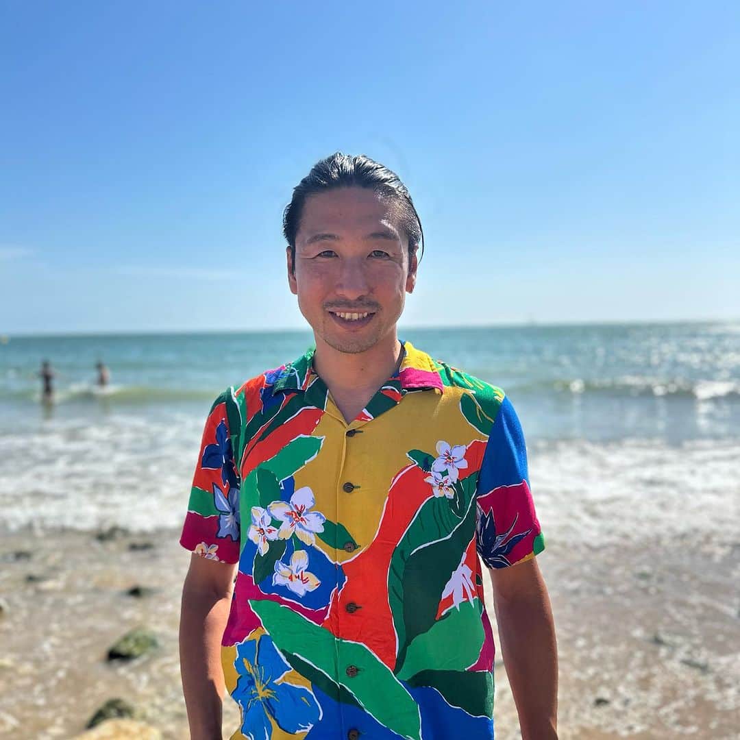 別府史之のインスタグラム：「Nous sommes arrivés à l’océan 🏖️  Il est parfois agréable de voyager sans vélo.  #vacances #été」