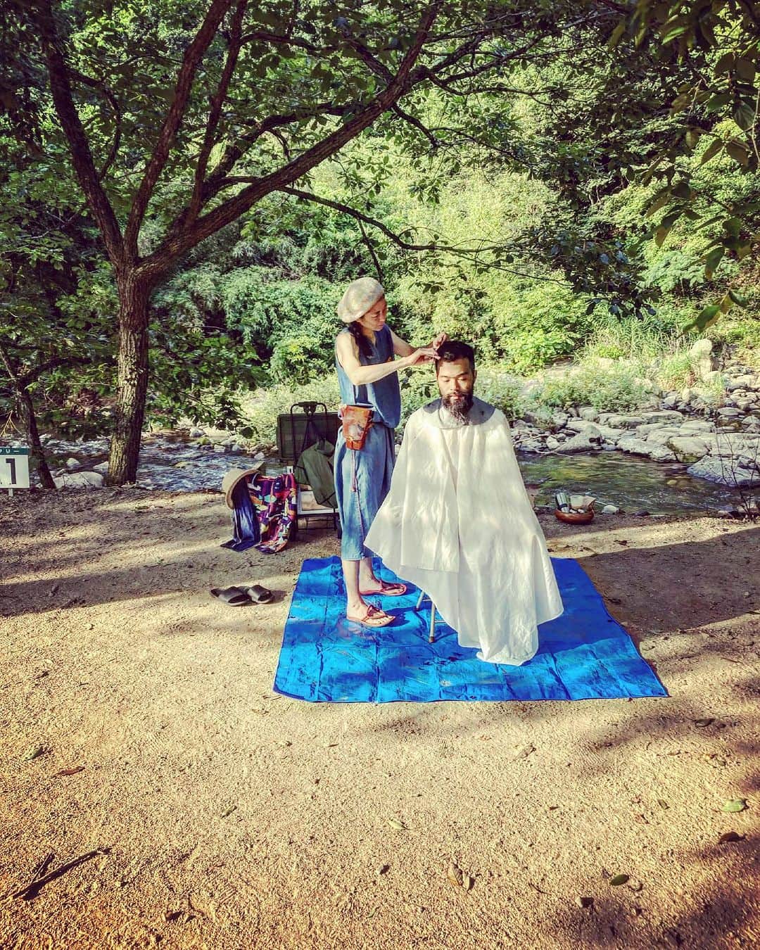 三宅洋平のインスタグラム：「レイちゃんが髪を切る赤須翔とか 7/23から始まった一連の流れを振り返る 記憶と意識の整理と統合 はれまにヒロンさんのローケーキおいしかったなぁ 赤須翔のアルバムが良かったので、10枚仕入れた。今から商品ページ作る。  miyakestore.com」