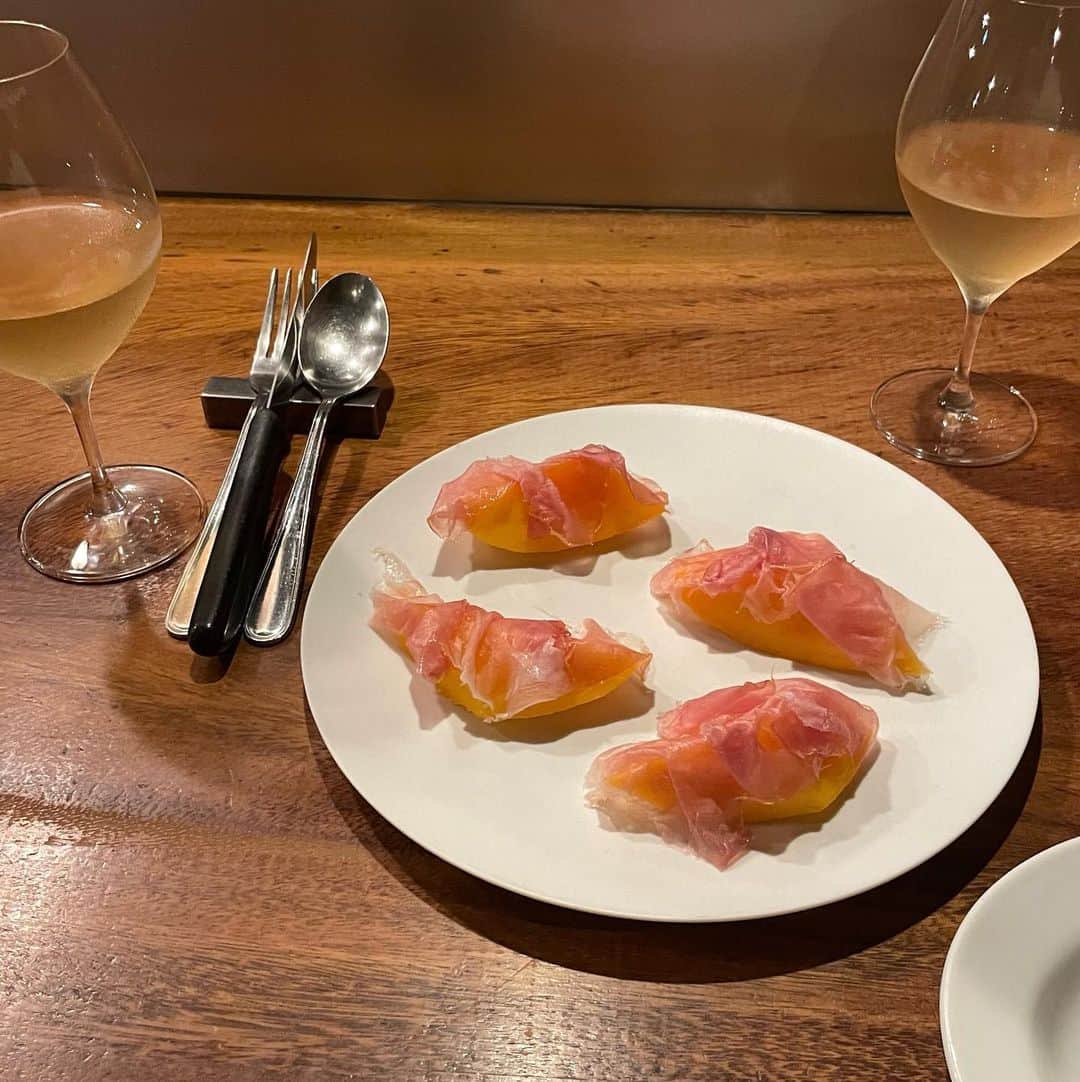 akariのインスタグラム：「😋 来月も楽しみ(^-^)/」