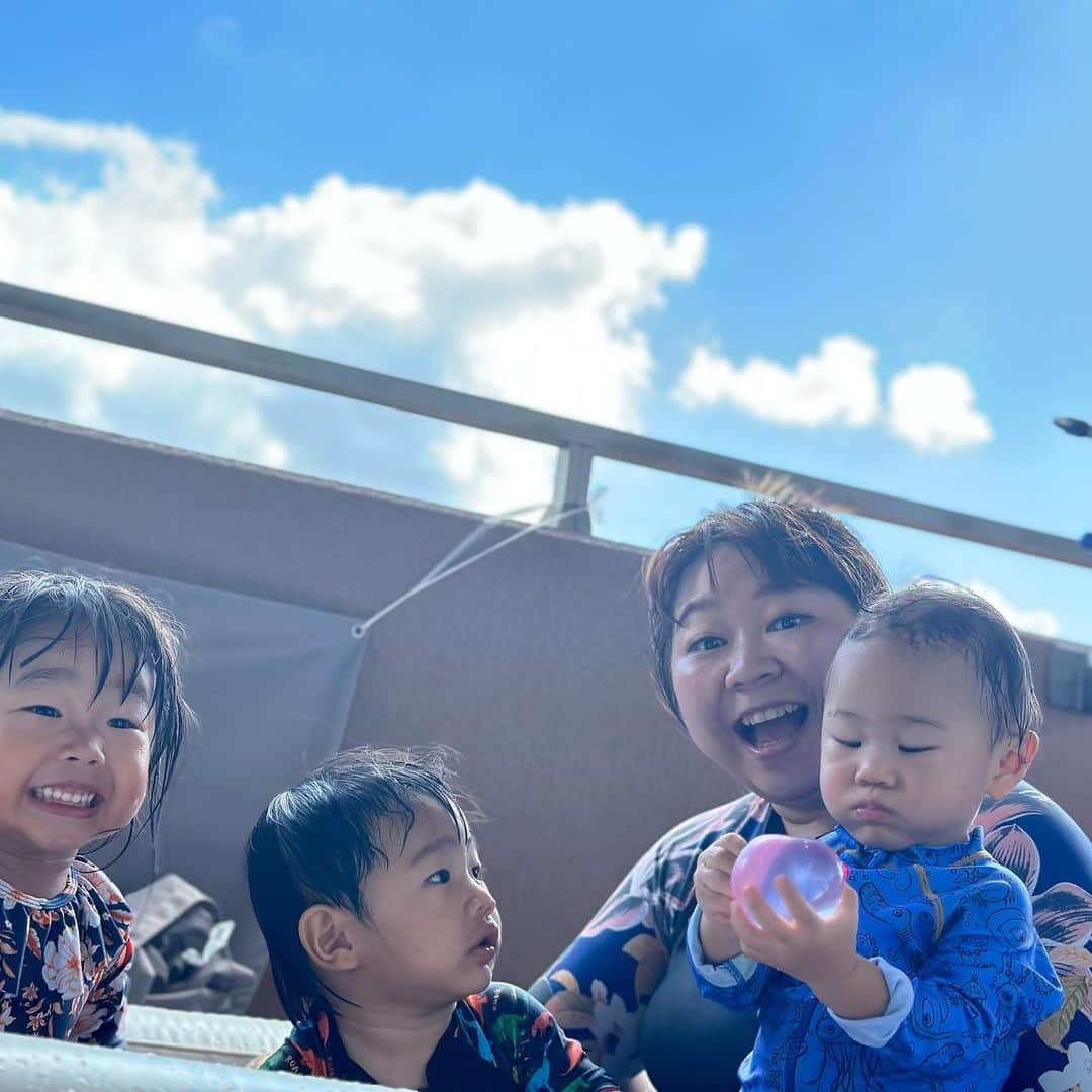 やしろ優さんのインスタグラム写真 - (やしろ優Instagram)「☀️夏☀️ 妹のうちでベランダプール！ 最初子ども達だけだったんだけど 私もたまらず入っちゃいました😎✨✨  サイコー！ 楽しかったぁ！  #やしろ優 #やさ丸 #1歳6ヶ月」8月11日 16時35分 - yashiroyuuuu