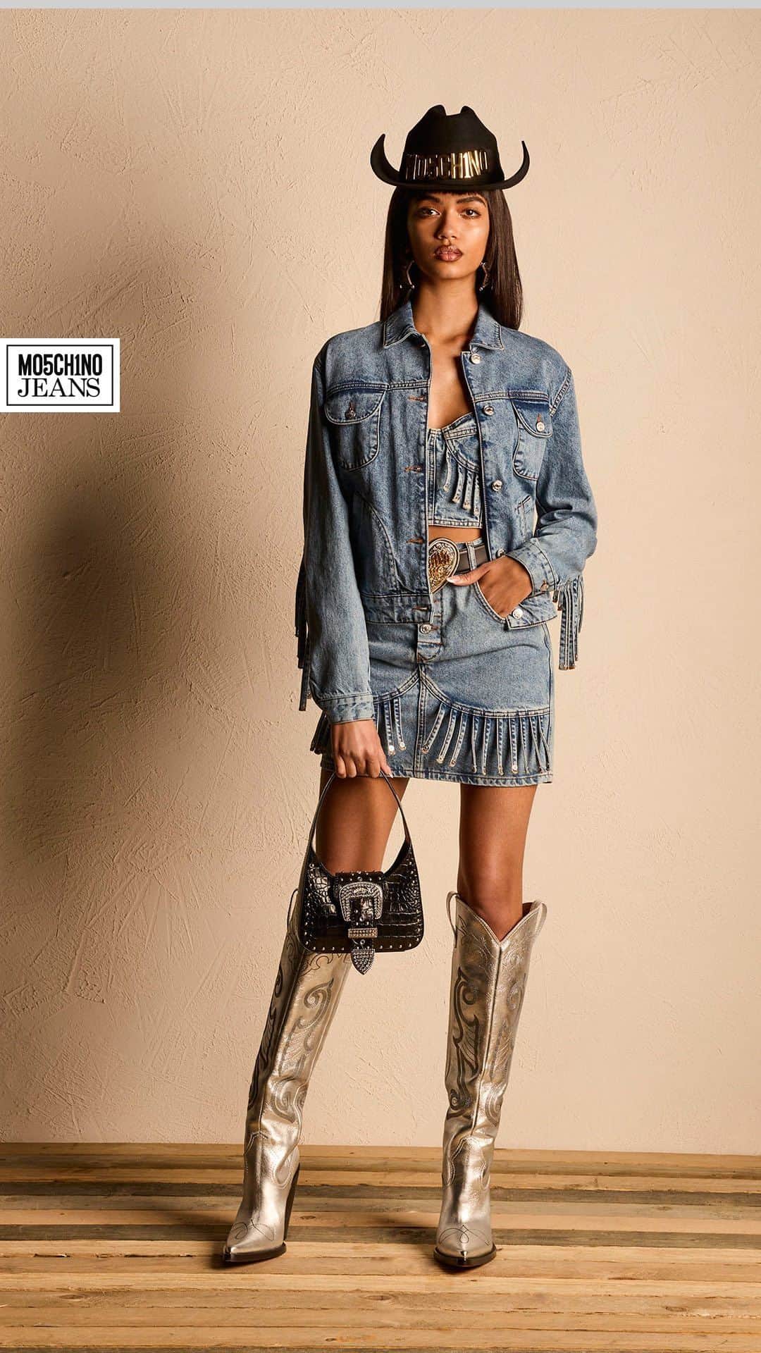 Moschinoのインスタグラム：「POV: you’re addicted – to M05CH1N0 JEANS. Lucky for you, the new collection just landed, filled with fringe, studs, checks, and more.   Discover everything the range has to offer at the link in our bio.   #Moschino #MoschinoJeans」