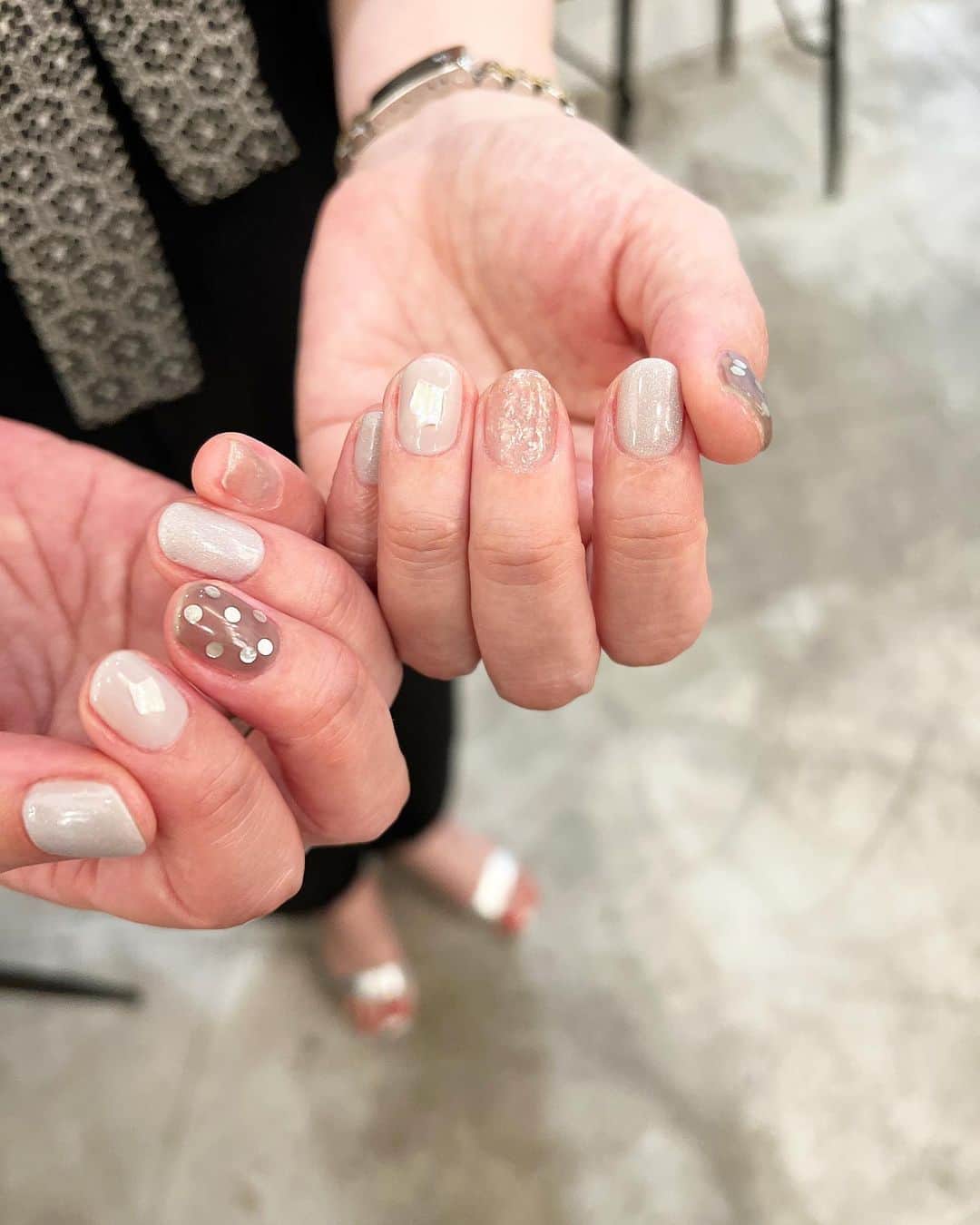 Kana Kobayashiさんのインスタグラム写真 - (Kana KobayashiInstagram)「#nails #dots #ネイル #ネイルデザイン #ネイルアート #シンプルネイル #東京ネイルサロン」8月11日 8時19分 - anela_kana