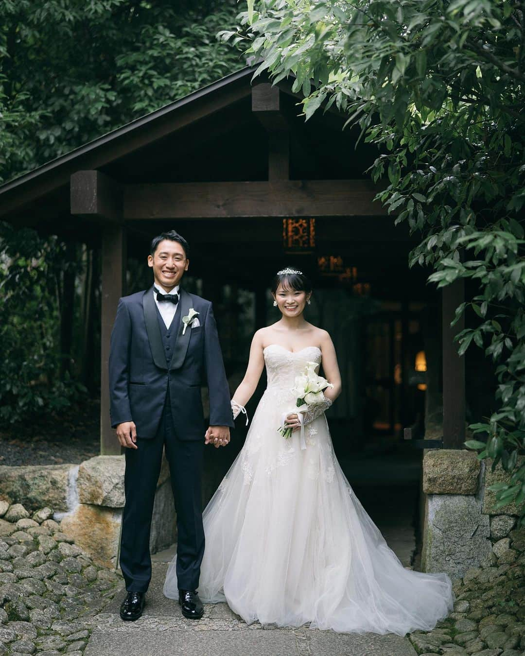 THE SODOH WEDDING OFFICIALのインスタグラム：「.  Photo by @kyoto_laviephotography   >>@sodoh_wedding   #sodoh花嫁#thesodohhigashiyamakyoto  #ザソウドウ東山京都#ソウドウ#sodoh#weddingdress #結婚式 #thetreatdressing#プレ花嫁#卒花嫁#結婚準備#式場探し#関西花嫁#京都花嫁#入籍#プロポーズ#前撮り#ウェディングドレス#ウェディングヘアメイク　#トリートドレッシング#ウェルカムスペース#和装　#ウェルカムスペース #ウェルカムグッズ」