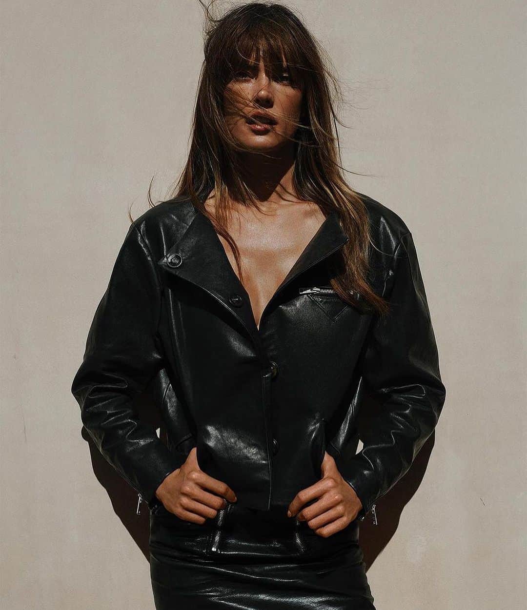 アレッサンドラ・アンブロジオのインスタグラム：「🔥🖤🔥」