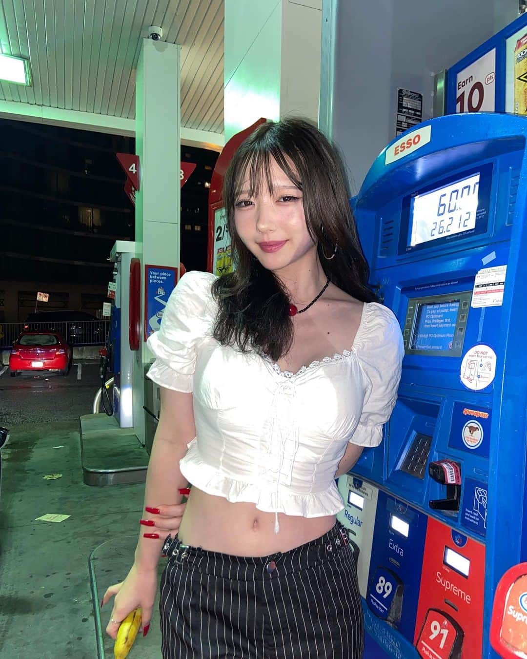 尾形咲季のインスタグラム：「ガソスタで雨宿り」