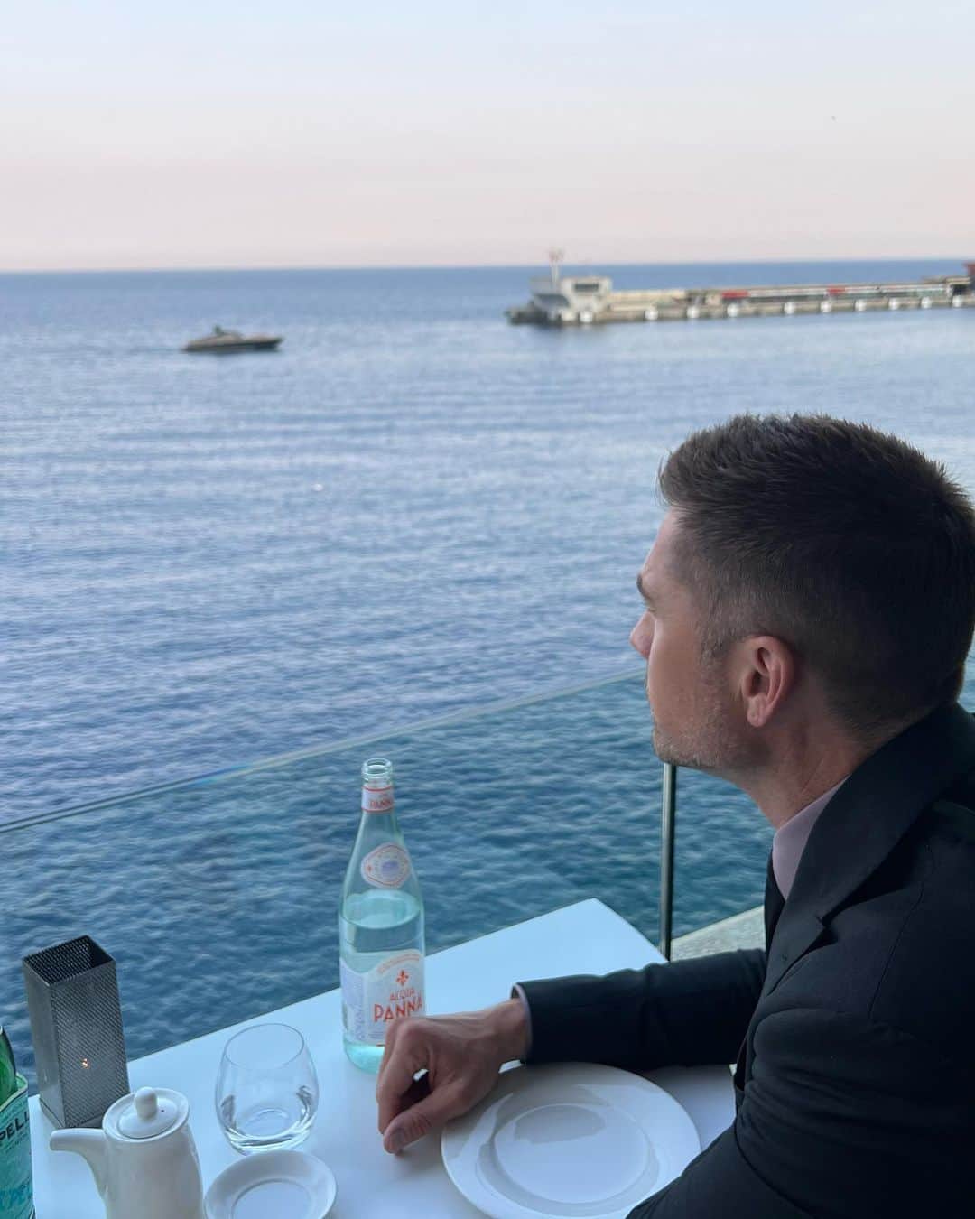エリック・ウィンターのインスタグラム：「Take me back… need to get the family over to Eze France 🇫🇷 asap. #tbt」