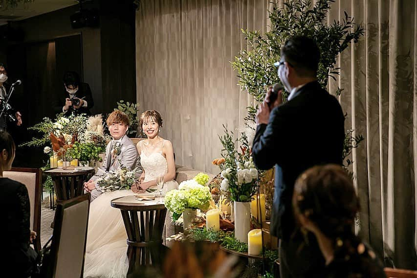 フォーチュン イン ザ テラス ≪新潟県新潟市：結婚式場≫さんのインスタグラム写真 - (フォーチュン イン ザ テラス ≪新潟県新潟市：結婚式場≫Instagram)「. #メイン装花  . フォーチュンならではの メイン装花☀︎  天井からの装飾で お写真も映える 上質×アットホームな会場に。 . 新潟の天候に左右されない ゲストと過ごせる本質を大事にしたウエディングステージ  ＿＿＿＿＿＿＿＿＿＿＿＿＿＿＿＿＿＿ ブライダルフェア予約や卒花レポートは 【@fortune_wedding】のトップページ 【URL】から𝑪𝒉𝒆𝒄𝒌!! ＿＿＿＿＿＿＿＿＿＿＿＿＿＿＿＿＿＿」8月11日 9時15分 - fortune_wedding