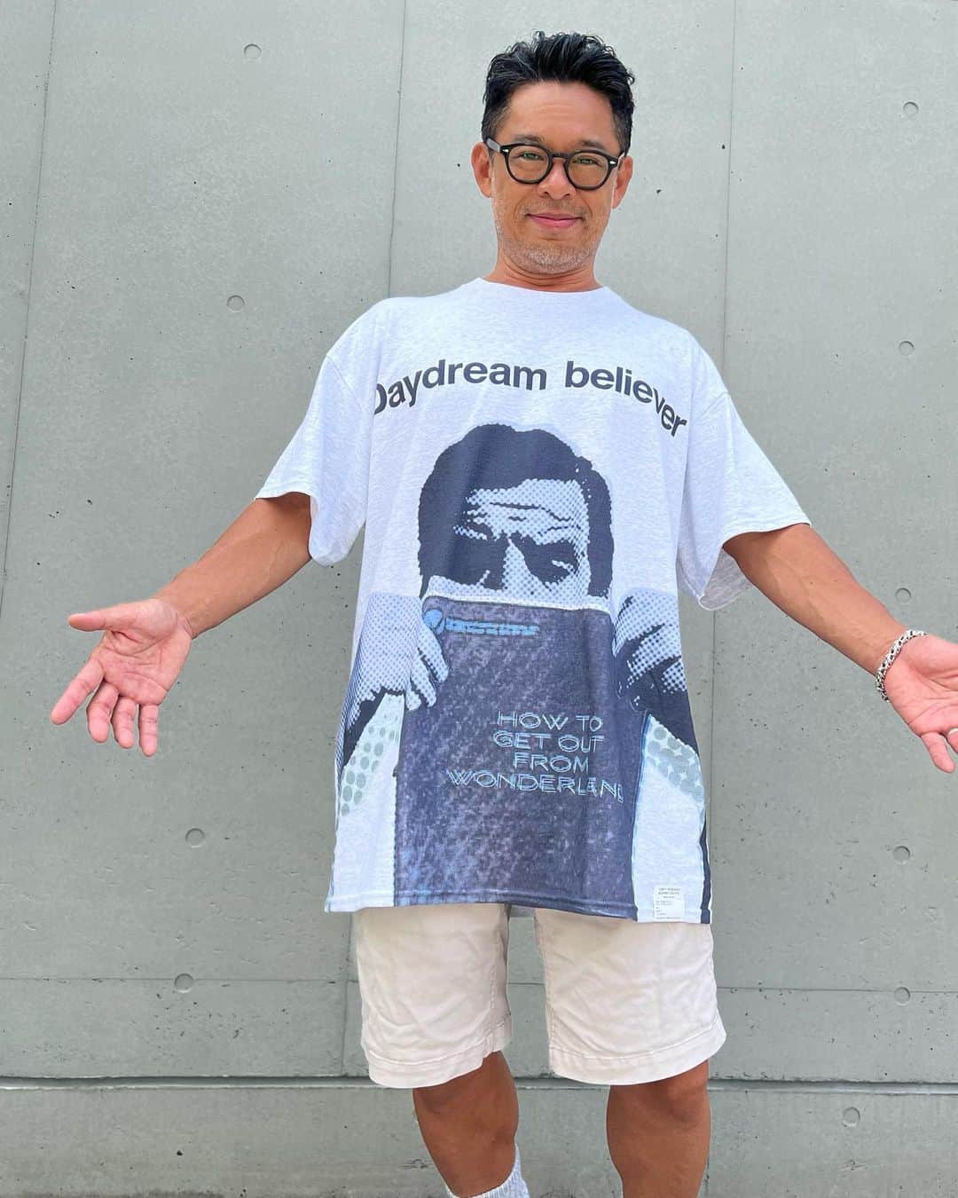 青木大輔のインスタグラム：「New Cut & Sewn 全面Tシャツ大好物🫰🏽 How to get out Daydream believer #ootd #fpar #tシャツ」