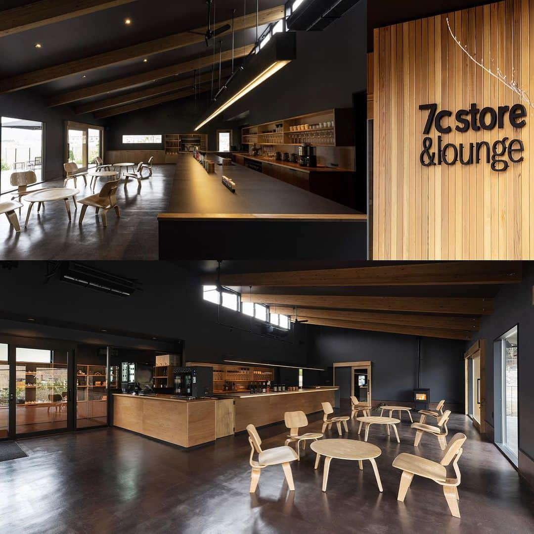 川上俊のインスタグラム：「7c winery / store & lounge ：  (brand design by artless inc. / cafe produced by artless craft tea & coffee @artlesscraft +  @shunkawakami / food direction by @miho.kawakami.5 ) ー  A wine store and lounge opened at the Kawaguchiko 7c winery. The lounge offers wine tastings and food, as well as artless craft's original speciality blends and organically grown roasted tea to enjoy a relaxing time. The interior design of this café store space and the development of café items, menu development, content and operational production is also a parallel project to the brand design. If you are visiting the Mt Fuji or Lake Kawaguchi area, please stop by.  河口湖7cワイナリーにオープンしたワインストアとラウンジ。ラウンジではワインテイスティングとフード、また、artless craft のオリジナルスペシャリティブレンドや有機栽培された焙じ茶などでゆったりとした時間を楽しめるようにしました。このカフェストアスペースのインテリアデザインとカフェのアイテム、メニュー開発、コンテンツやオペレーションプロデュースも、ブランドデザインと並行して行っているプロジェクトです。富士山や河口湖方面へお越しの際は、ぜひお立ち寄りください。  #shunkawakami  #artlessinc」