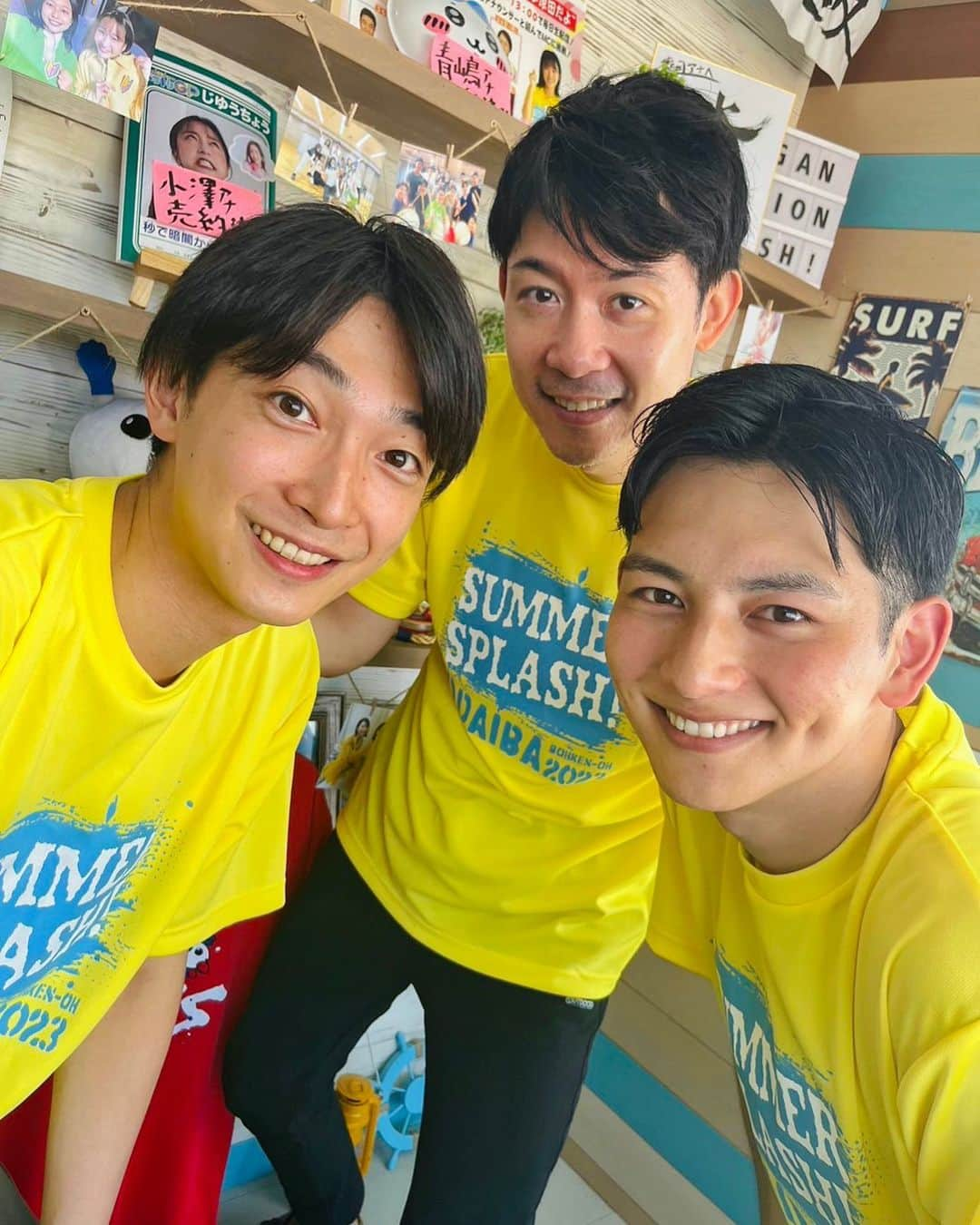 大川立樹のインスタグラム：「. 湾岸STATION SPLASH🎙️  昨日は田淵さんと上中さんと生放送でした！  ちいかわブースから中継を担当しました ちいかわ縁日のミニゲームはもちろん楽しいですし、 ドリンクもとても充実していましたよ！ 要チェックです！  今日は豪華メンバーが担当ということで 是非皆さんご覧ください！  #田淵裕章 アナ　#上中勇樹 アナ #大川立樹 #お台場冒険王 #フジテレビ」