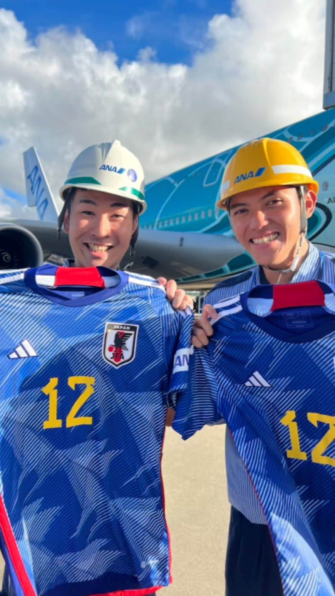 ANAのインスタグラム：「なでしこジャパン、本日準々決勝の舞台へ‼🔥 🇯🇵日本 🆚スウェーデン🇸🇪8月11日16:30~(日本時間) ANAも全力で応援しています❗️ がんばれ、なでしこジャパン⚽📣  @japanfootballassociation #ANAはJFAのメジャーパートナーです  #allnipponairways #jfa #daihyo #nadeshiko #なでしこジャパン #サッカー #サッカー日本代表  #ワールドカップ2023 #worldcup #football #soccer #womensfootball #futebol　#womenssoccer #女子サッカー #worldcup #NRT #成田空港 #NRTAS」