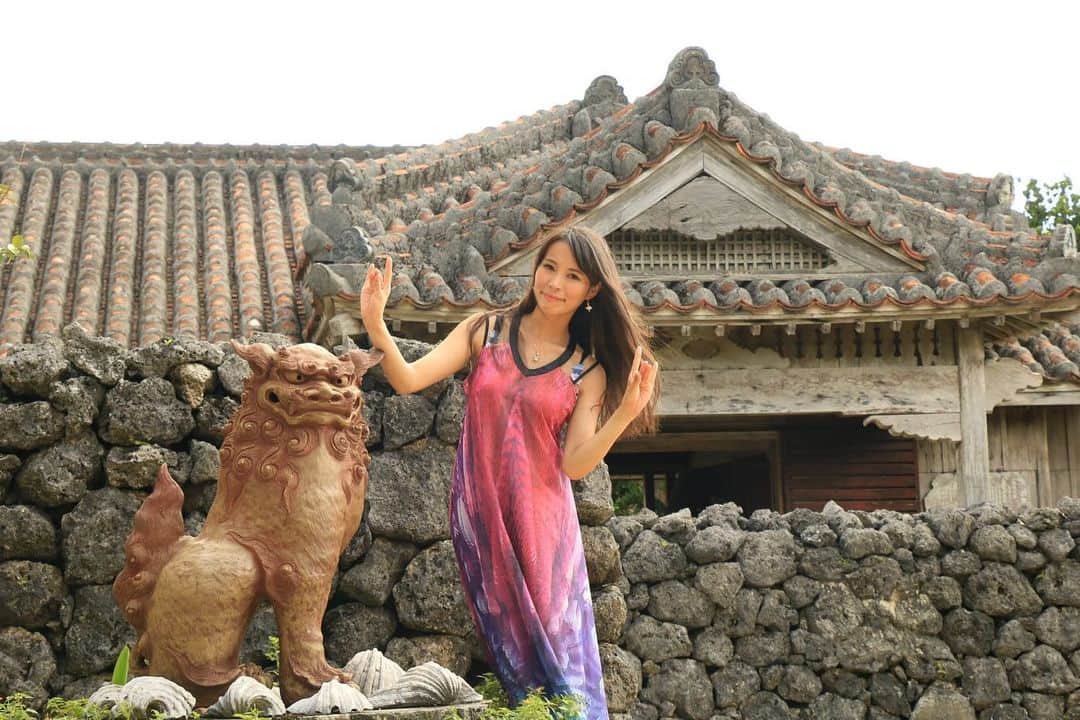 真木今日子のインスタグラム：「シャングリラス主催、石垣島撮影オフ会の本予約が開始になりました〜😃✨🌺🌴🐠 シャングリラス撮影会さんの予約ページから参加希望日で11月10-13沖縄本予約を選択して下さいね〜☺️💡 もちろんまだ新規ご予約も受け付けておりますのでご検討されている方は是非🫡💓  @saki_mizumi  @shangrilas_photo」
