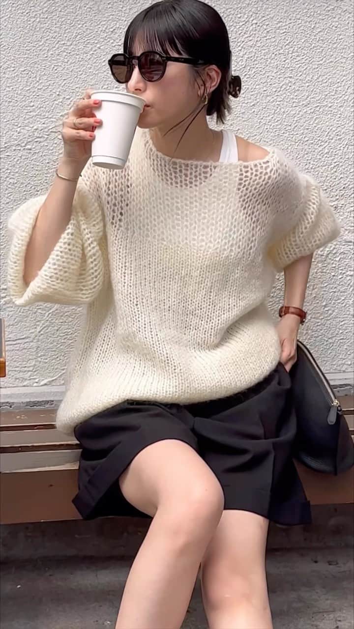 松本恵奈のインスタグラム：「フワフワのモヘアニット♡身頃部分はしっかり編み透け感を少なくし、デコルテと袖部分はよりルーズに編み上げているのでシンプルだけど一癖ある一枚に仕上げました。ルーズな印象でゆるっと着るのがとても可愛いです♡ 是非お楽しみに！ #clane #新作 #好き」