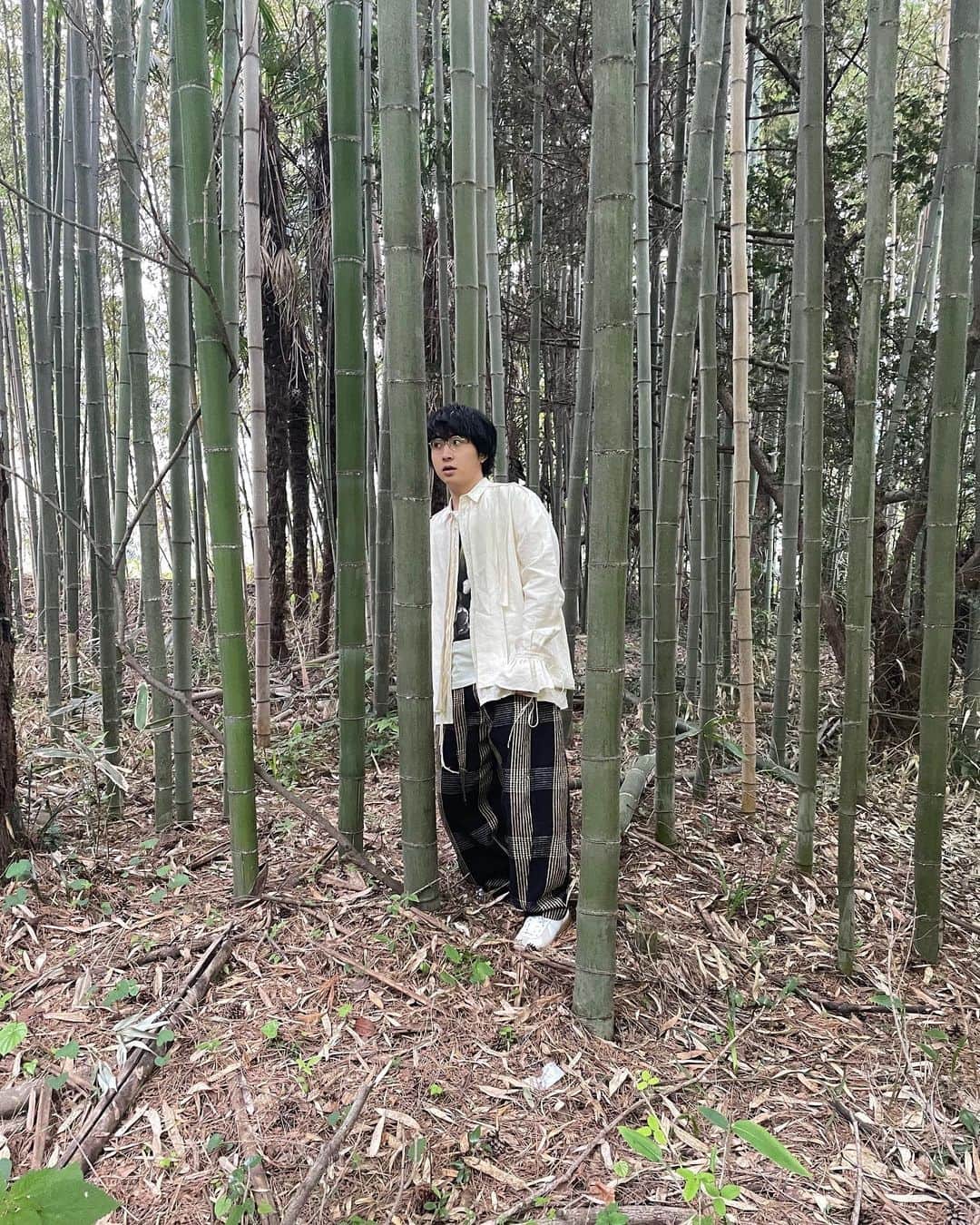 のインスタグラム：「「燈」MVの総視聴回数が500万回を超えました。たくさんのご視聴、本当にありがとうございます…。 　#呪術廻戦、「燈」を通して知ってくださった皆さま、8/9にはアルバムもリリースされましたので、もしよろしければ聴いてみてください!  大変暑く、台風も心配される中ですね。どうかご自愛くださいませ🙏🏻」