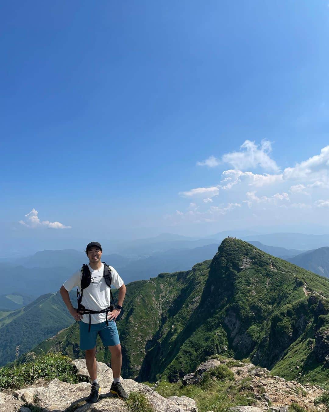 佐藤義朗さんのインスタグラム写真 - (佐藤義朗Instagram)「. 山の日  山に親しむ機会を得て、山の恩恵に感謝する日  @lasportivajp  @calzegmjp   #山の日 #谷川岳 #hike #hikenippon」8月11日 11時15分 - yoshiaki_sato11