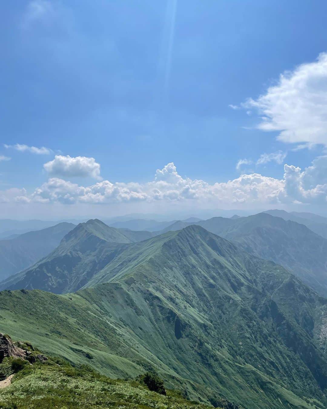 佐藤義朗のインスタグラム：「. 山の日  山に親しむ機会を得て、山の恩恵に感謝する日  @lasportivajp  @calzegmjp   #山の日 #谷川岳 #hike #hikenippon」