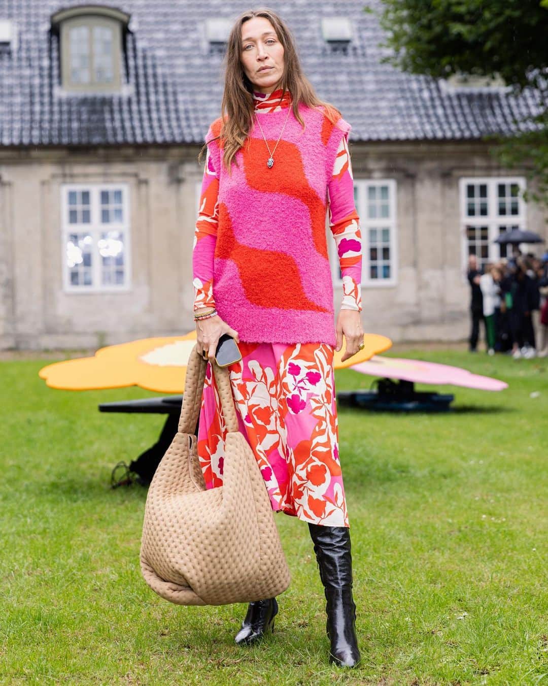 マリメッコのインスタグラム：「Brighten up your day with friends of Marimekko spotted at our SS24 fashion show in Copenhagen wearing our current collection, and fall/winter ’23. Our warmest thanks for joining us and making the day so incredible! 😻  Photographer: @jereviinikainen  For more style inspiration, head to marimekko.com. Link in bio. #marimekko #cphfw @cphfw」