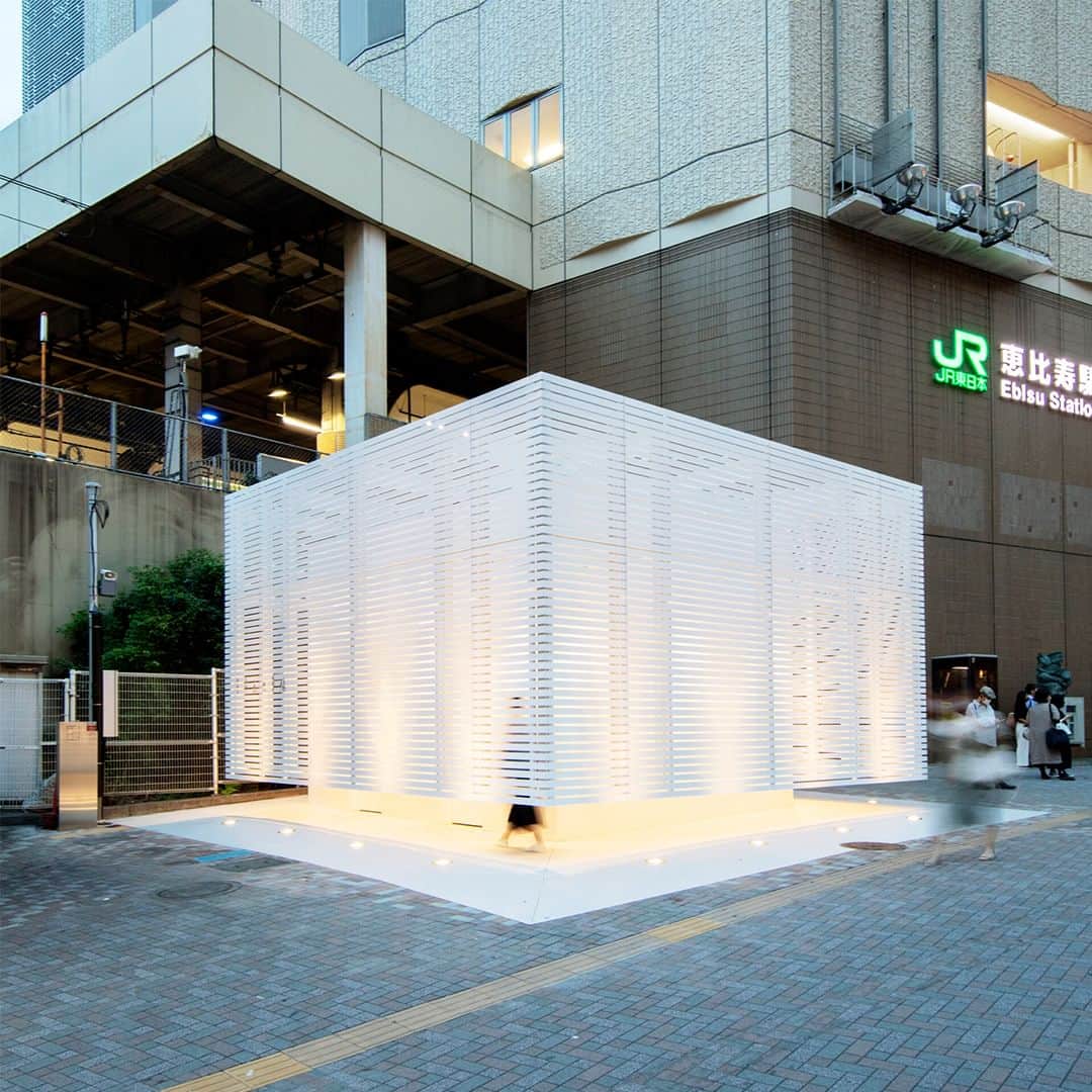 UOMOさんのインスタグラム写真 - (UOMOInstagram)「【建築がアツい、渋谷区公共トイレ・後編】クリエイターが手掛けた「THE TOKYO TOILET」8選  多様性を受け入れる社会の実現を目的とした渋谷区と日本財団の虎の子事業、「THE TOKYO TOILET」を総まとめ。建築家やクリエイターら16人がデザインの力で整備した公共トイレのうち、後編では8人の「クリエイター」に絞って紹介。  01：NIGO® （ファッションデザイナー/クリエイティブディレクター）｜神宮前公衆トイレ 02：佐藤可士和（クリエイティブディレクター / SAMURAI代表）｜恵比寿駅西口公衆トイレ 03：田村奈穂 （プロダクトデザイナー）｜東三丁目公衆トイレ 04：佐藤カズー / Disruption Lab Team（クリエイティブディレクター）｜七号通り公園トイレ  記事の続きはWEB UOMOで▶▶ https://www.webuomo.jp/culture/317892/area06/  #建築 #THETOKYOTOILET #公共トイレ #uomo #uomo_magazine #webuomo」8月11日 17時00分 - uomo_magazine