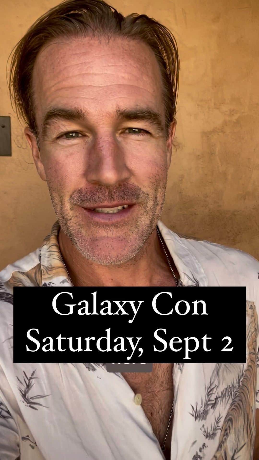 ジェームズ・ヴァン・ダー・ビークのインスタグラム：「Believe it or not, I’ve never done a Con event where I get to meet y’all!  Lot of cool people, in a VERY cool city… Should be fun!  Go to galaxycon.com for info  @galaxyconaustin @therealkrystenritter @johnwesleyshippjr #Dawsonscreek #varsityblues #dancingwiththestars #dwts #autograph #selfie #galaxycon」