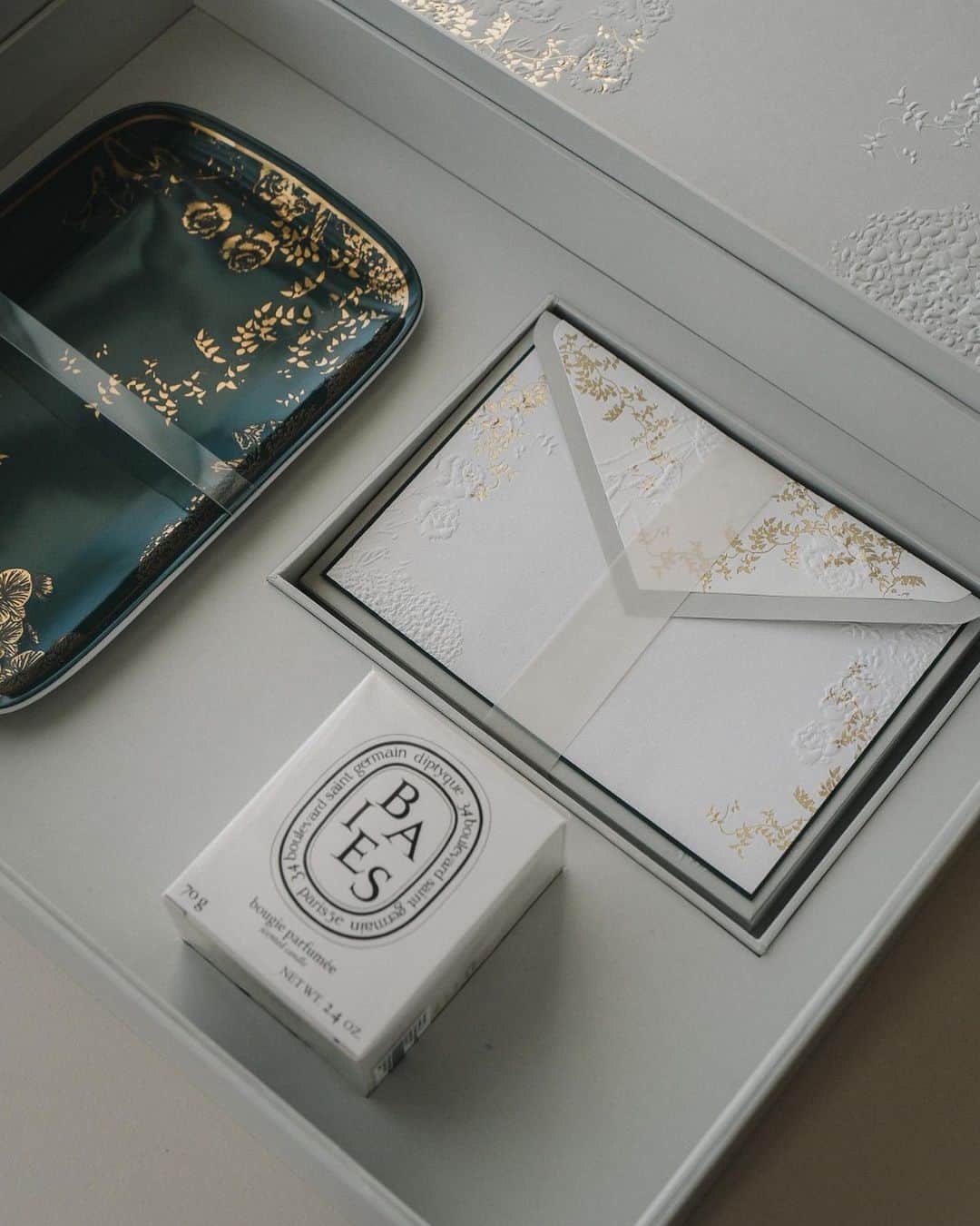 Veronica Halimのインスタグラム：「An invitation that comes in a box with a custom-designed trinket tray and starionery definitely sets the tone of the event and makes the recipients feel extra special.  For MJ &T —  #ldvh  #カリグラフィースタイリング  #weddinginvitation #weddingstationery  #embossed  #paperlovers #ウェディング #ウェディングアイテム #カリグラファ #veronicahalim #スタイリング #prettypapers #weddingsuite #truffypi #gifting #homegoods #packagingdesign #diptyque」