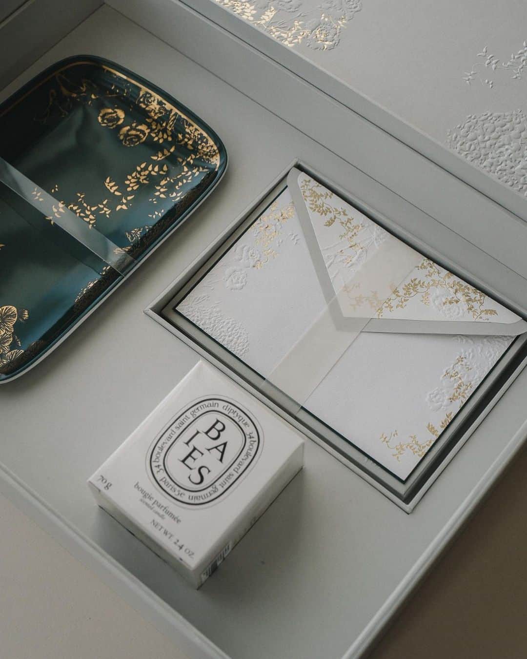 Veronica Halimのインスタグラム：「An invitation that comes in a box with a custom-designed trinket tray and starionery definitely sets the tone of the event and makes the recipients feel extra special.  For MJ &T —  #ldvh  #カリグラフィースタイリング  #weddinginvitation #weddingstationery  #embossed  #paperlovers #ウェディング #ウェディングアイテム #カリグラファ #veronicahalim #スタイリング #prettypapers #weddingsuite #truffypi #gifting #homegoods #packagingdesign #diptyque」