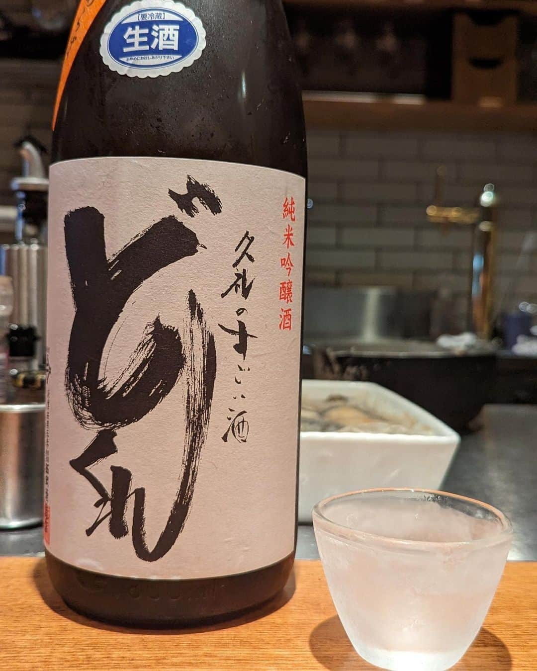 大見さなえさんのインスタグラム写真 - (大見さなえInstagram)「福岡 警固『肴』 つまみながらお酒飲むのに最高な居酒屋🐟 ⁡ 今回は4,000円でオススメ5品出てくるコース。 肝たっぷりの鮑や、お刺身の盛り合わせ 渡り蟹蒸し、海老茶碗蒸し、お肉のお椀🥩 ⁡ 特に名物の海老入り茶碗蒸しが おそらくバター？効いてて カルボナーラ食べてるようで中毒性ある🥺💓💓 ⁡ 店内カウンターとテーブル席あって 1人でもデートにも利用しやすい🙆‍♀️ 2,500円と4,000円のコース、アラカルトあり。 ⁡ この日は幼馴染みと👭楽しかった🍶🫶 ⁡ ーーーーーーーーーーーーーーーーーーーーーー エリア　福岡 警固 予算 4,000円〜6,000円 オススメ　茶碗蒸し ーーーーーーーーーーーーーーーーーーーーーー #肴 #福岡グルメ #福岡海鮮 #さかな #赤坂グルメ #警固グルメ #福岡ディナー #渡り蟹 #めぐログ_福岡警固 #めぐログ_海鮮」8月11日 12時26分 - tabe_megumi