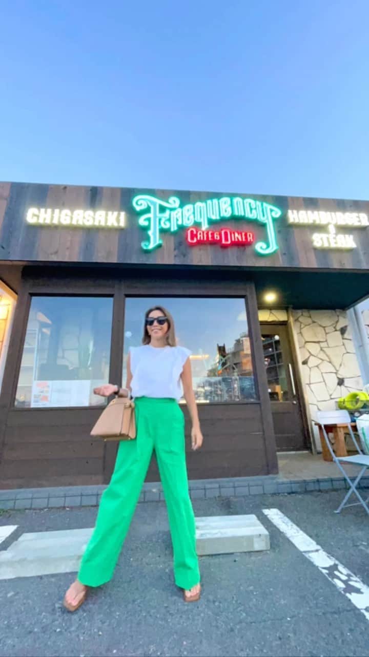 ETSUKOのインスタグラム：「太めのロールアップがお気に入り💚🤍 上下#Theoryluxe サンダル#zara bag#fendi   #instafashion  #instagood #fashion #ootd #japan #fashionista#new #style#me#ootn#アラフォー #プチプラコーデ#カジュアルファッション #楽ちんコーデ #夏コーデ#ゆるカジ#大人カジュアル#ゆるコーデ」