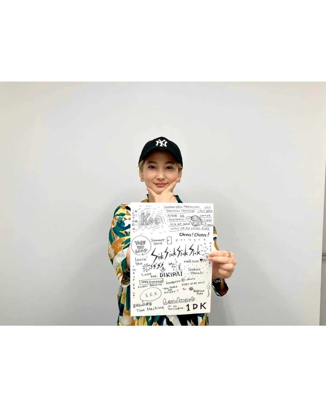 佐藤千亜妃さんのインスタグラム写真 - (佐藤千亜妃Instagram)「『5th Anniversary Zine』& 『HAPPY BAG』受注受付スタートしました📘🛍 どなたでもGETできます！  実はコツコツとこちらの制作も進めてました。懐かしい写真を集めたり、色々書いたり...(謎4コマ漫画とか笑)。 5年間の軌跡を、みんなも一緒に共有してくれたら嬉しいです◎  そしてHAPPY BAG(グッズ福袋)には、直筆デザインのAll Songsトートバッグと、サイン入りグッズが付きます！なんだかとっても豪華。 今までリリースした全楽曲のタイトルを書くの、大変だけど面白かった...✍️私も欲しい...笑 福袋はサイズごとの展開で数量限定なので、既に売り切れのサイズもでてきてます！お早めに◎  詳細はHPをチェック！ ストーリー、プロフィールからリンクに飛べます🔗」8月11日 12時35分 - chiaki_sato0920