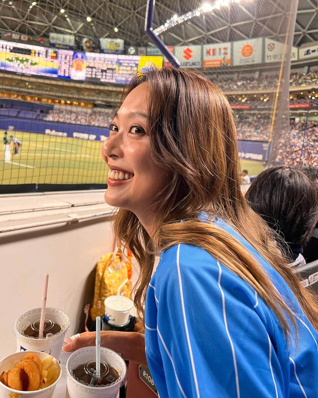 齊藤このみのインスタグラム：「チケットをいただき久しぶりの野球観戦⚾️ あみあみが目の前の席で興奮〜💨 いつかいただいたドラゴンズの服持って行ってよかった〜 楽しかった〜✨  #すべては頂き物でできている #ありがたい #お盆ですね #よき日をお過ごしくださーい！」