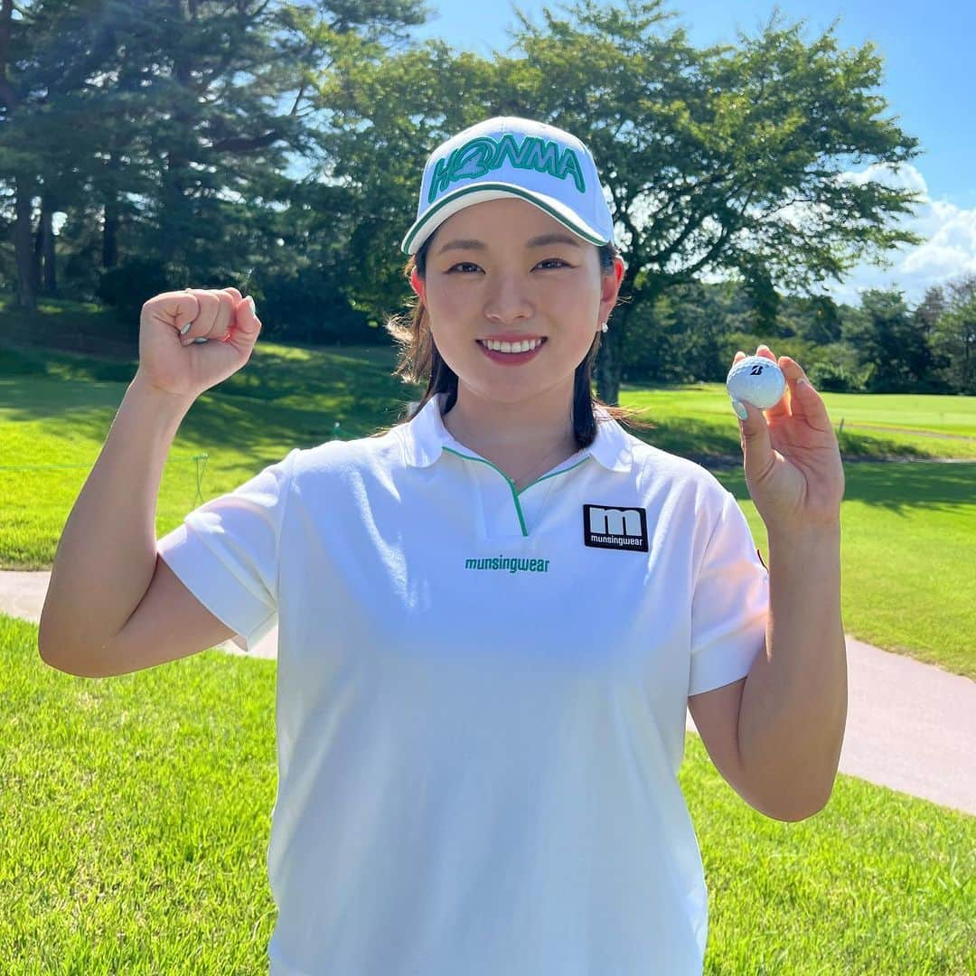 吉川桃のインスタグラム：「⛳️ 『プロモーション』 ブリヂストンゴルフの新しいTOUR B JGRボールがいよいよ発売です！ BIGマッスルコアでタメて弾く大きな飛びがより進化。 デカ飛びマッスル💪 是非お試しください〜！！  #ブリヂストンゴルフ  #TOURBJGR #デカ飛びマッスル」