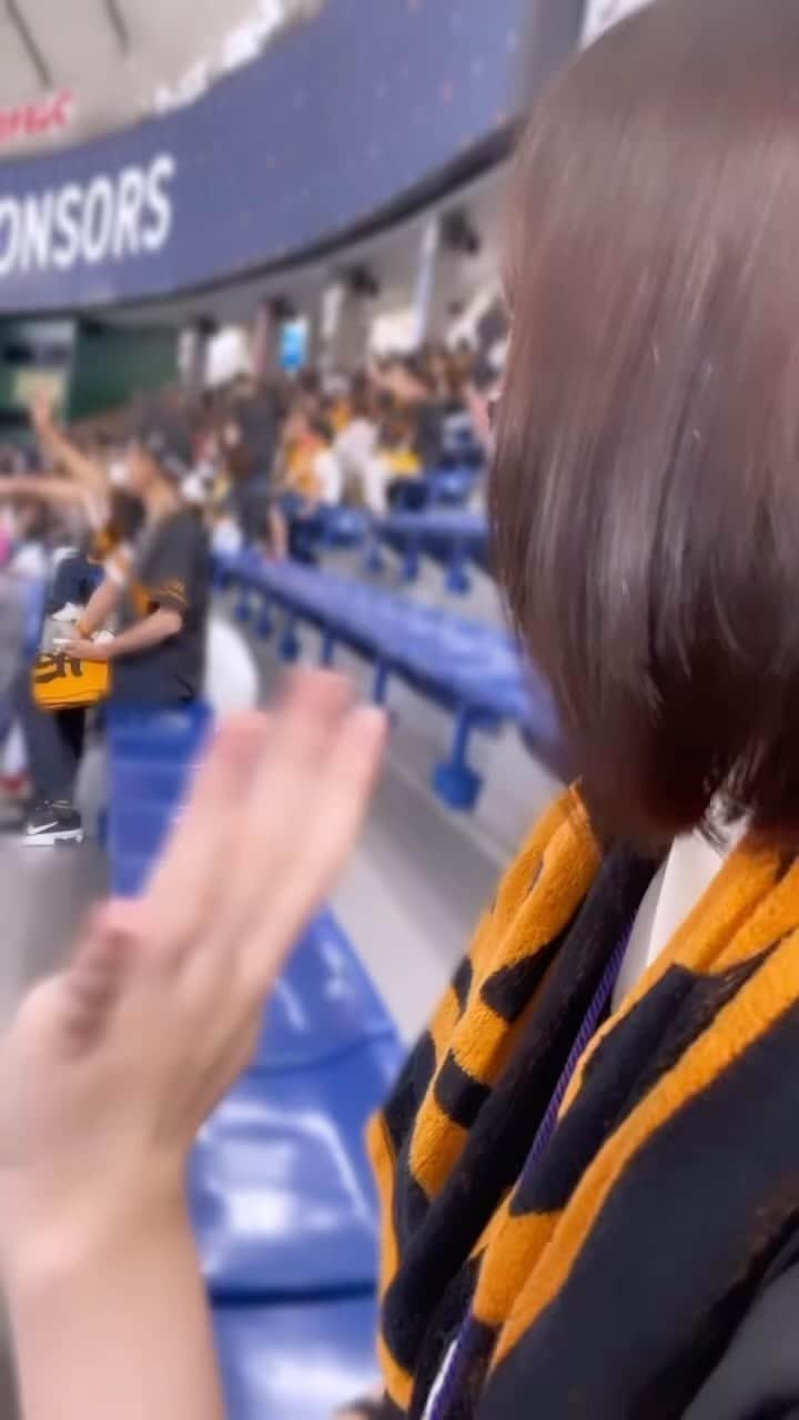 のインスタグラム：「最近暑すぎる🫠 行ける時は最近は野球観戦行ってます⚾️ この前2軍の試合見に行こうと思って行ったら当日券完売で入れなく、後日リベンジでジャイアンツ球場に行きました笑 都市対抗野球、熊本ホンダの試合も東京ドームであったので応援に行きました‪‪☺︎‬ 応援楽しかったなぁ💭  球場で小さな可愛いお友達もできました‎🫶🏻️  #野球観戦#都市対抗野球#ジャイアンツ #東京ドーム」